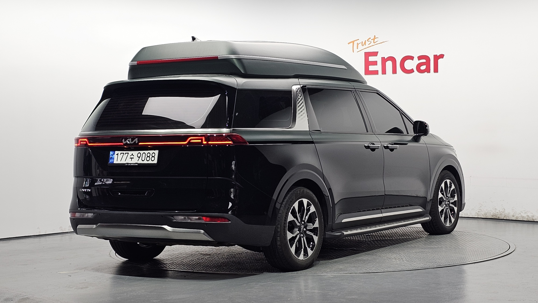 KIA CARNIVAL photo 2