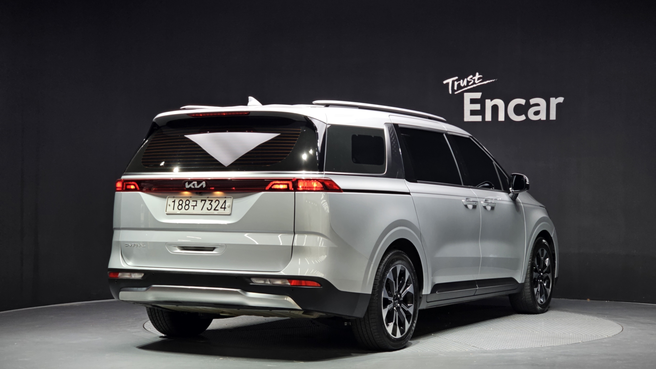 KIA CARNIVAL photo 2