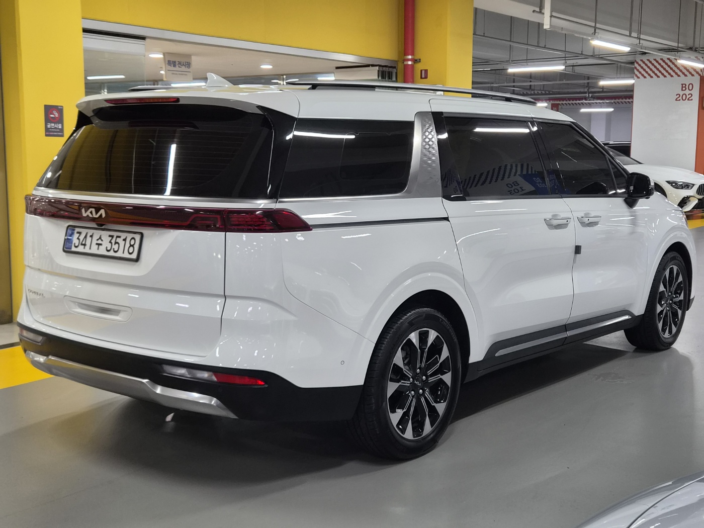KIA CARNIVAL photo 3
