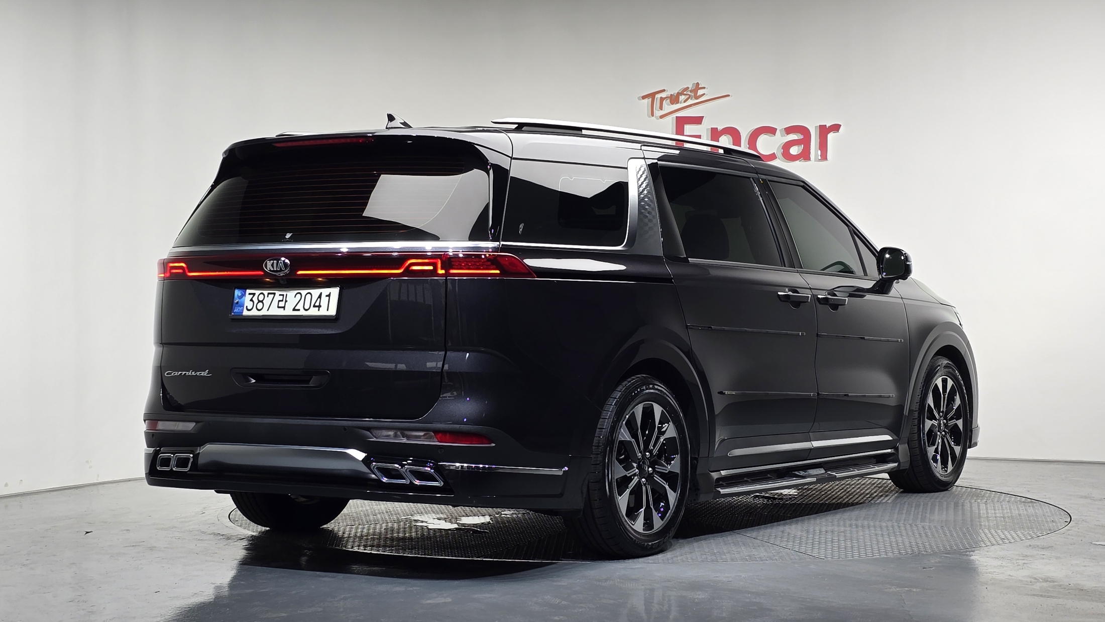KIA CARNIVAL photo 2