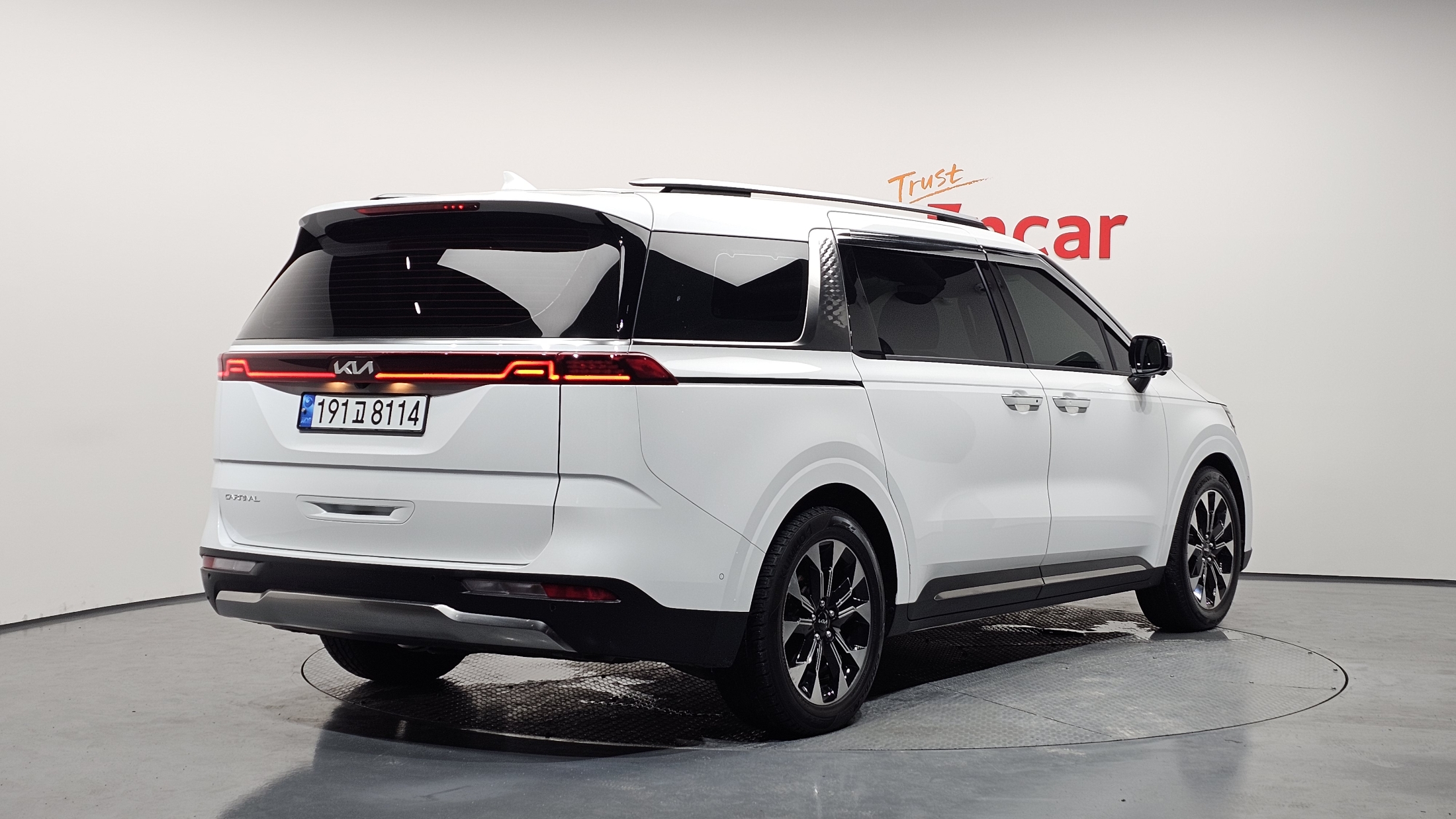 KIA CARNIVAL photo 3