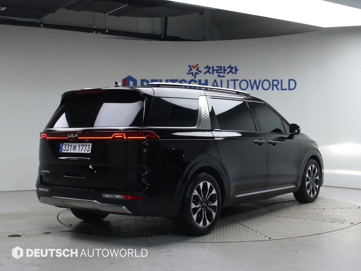 KIA CARNIVAL photo 2