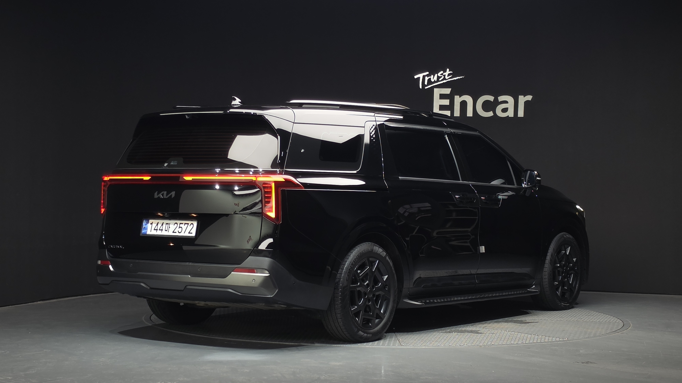KIA CARNIVAL photo 2