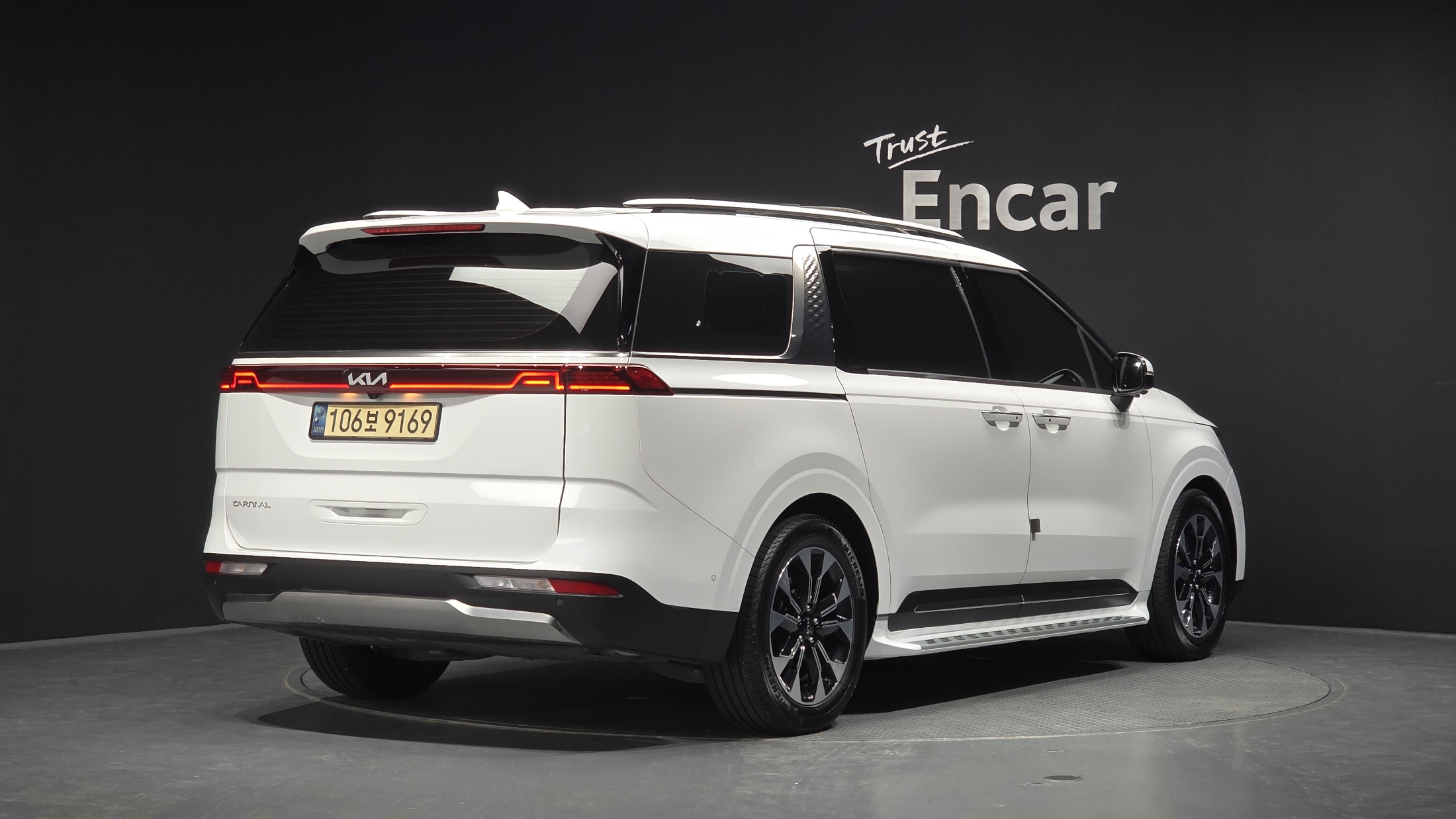 KIA CARNIVAL photo 2