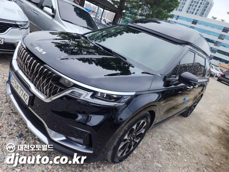 KIA CARNIVAL photo 2