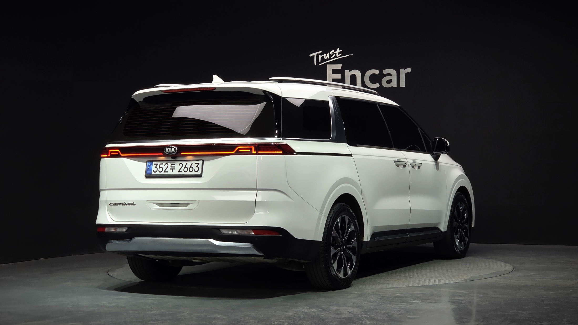KIA CARNIVAL photo 2