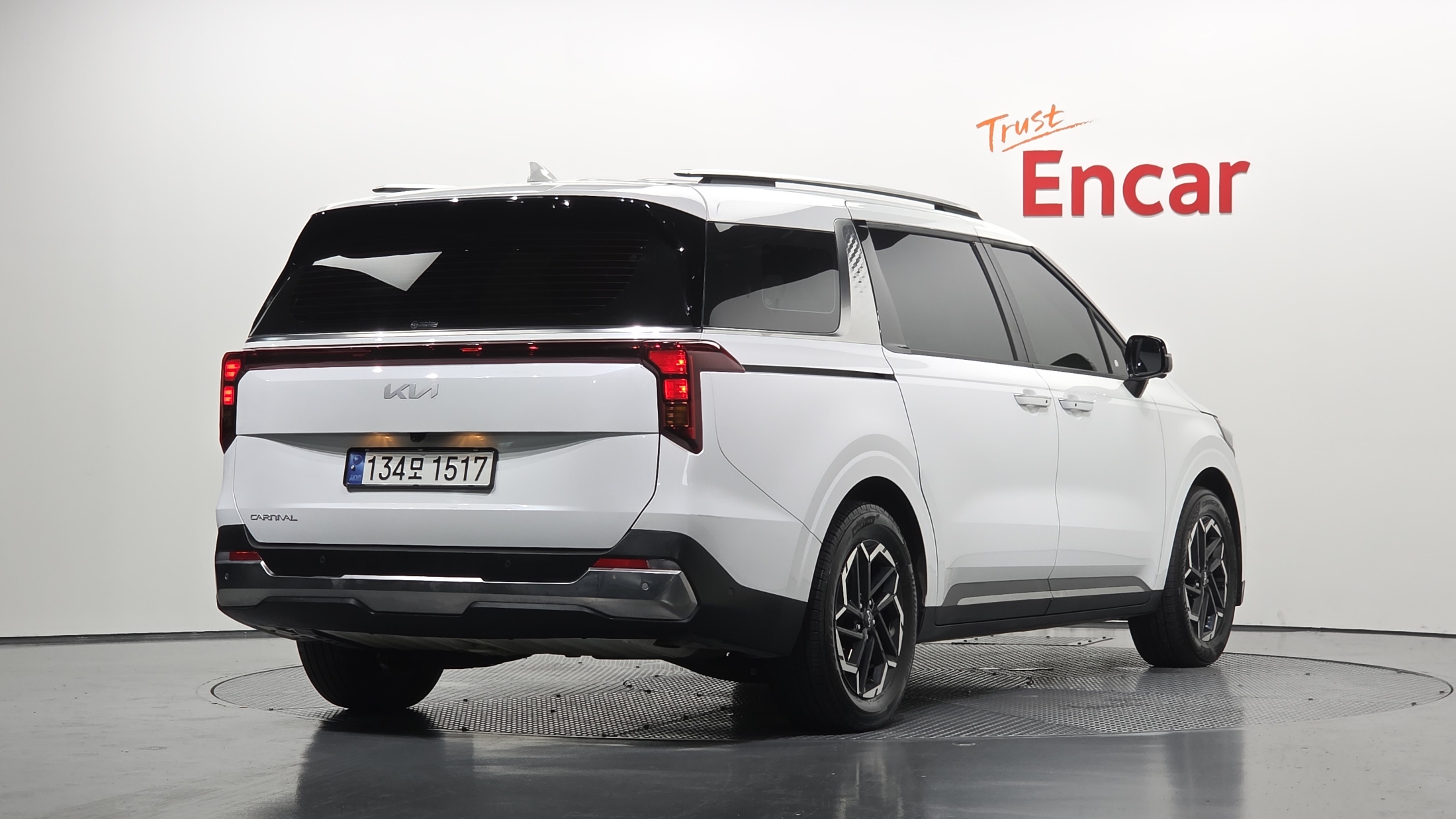 KIA CARNIVAL photo 2