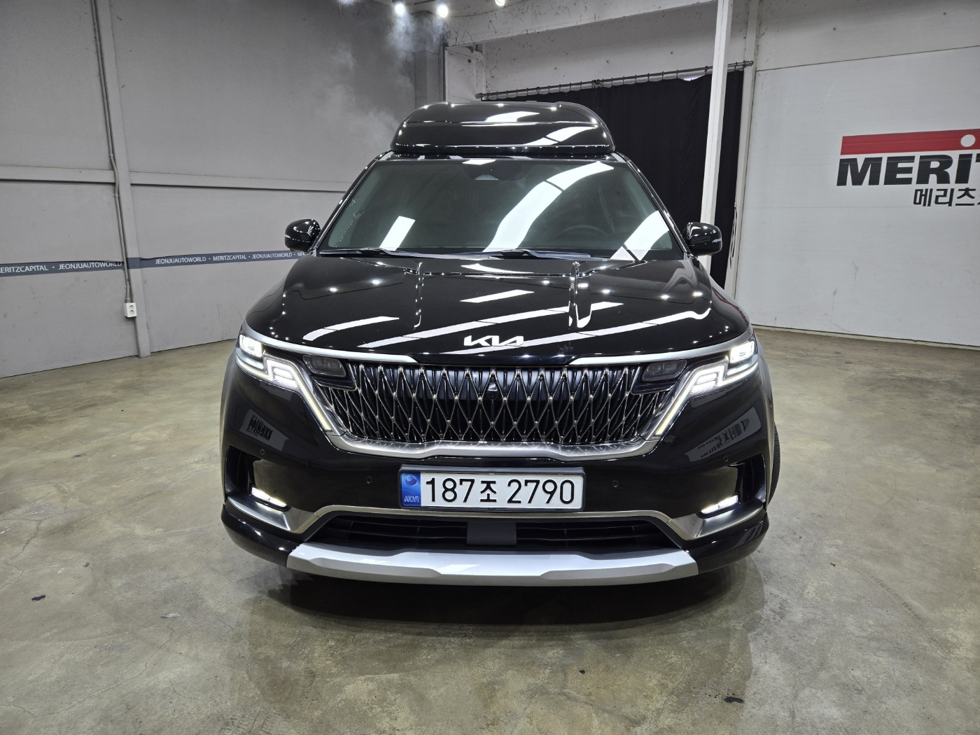 KIA CARNIVAL photo 2
