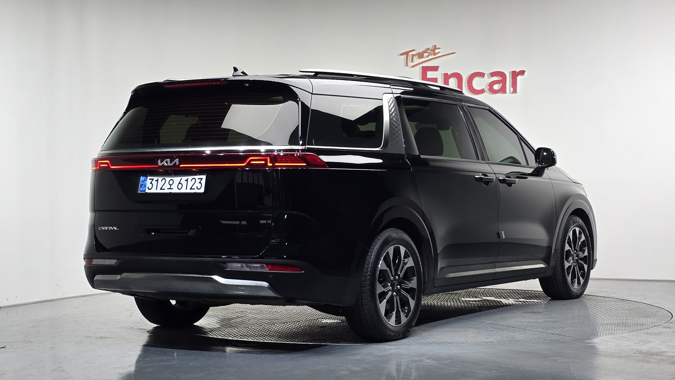 KIA CARNIVAL photo 2