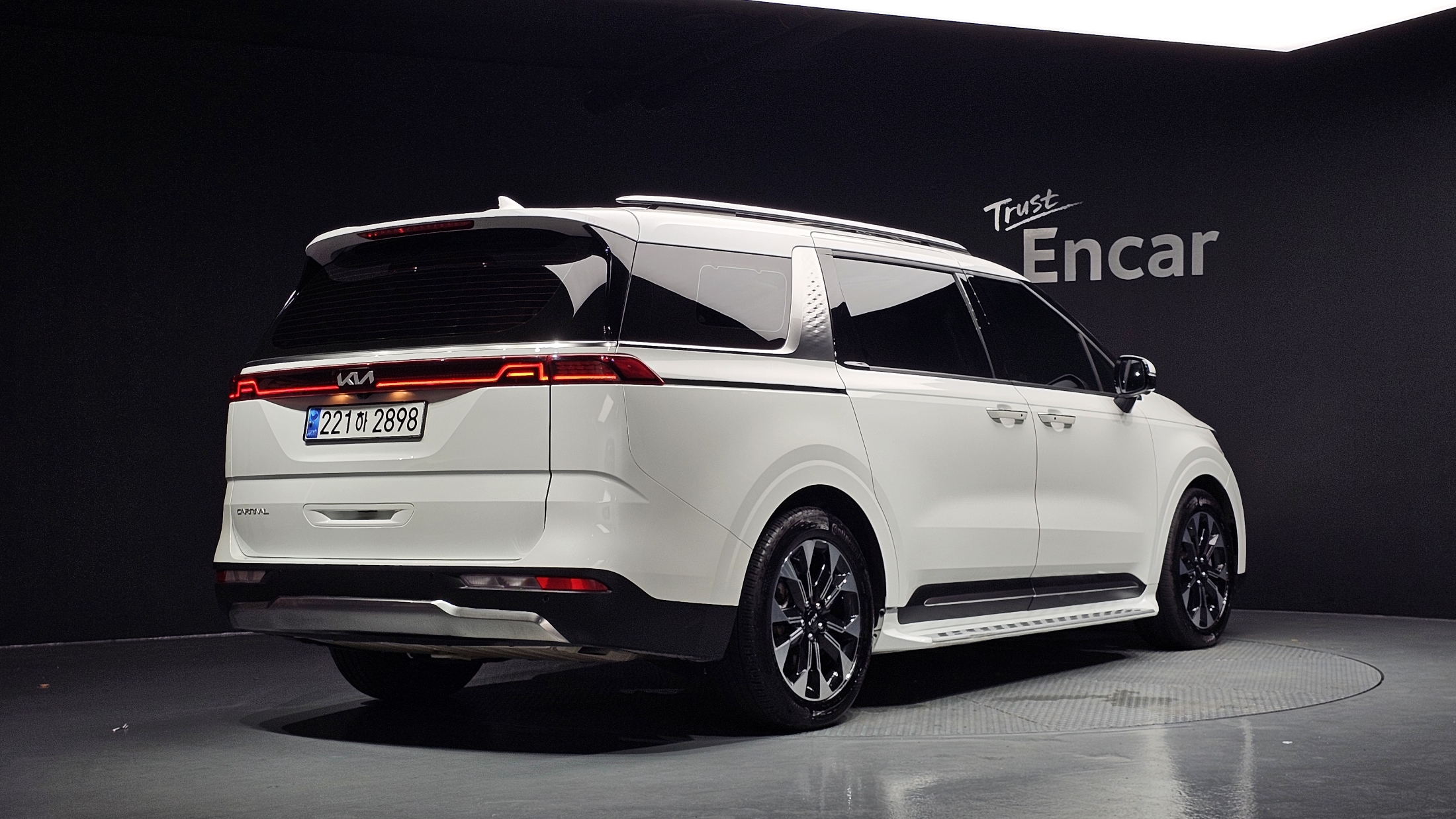 KIA CARNIVAL photo 2