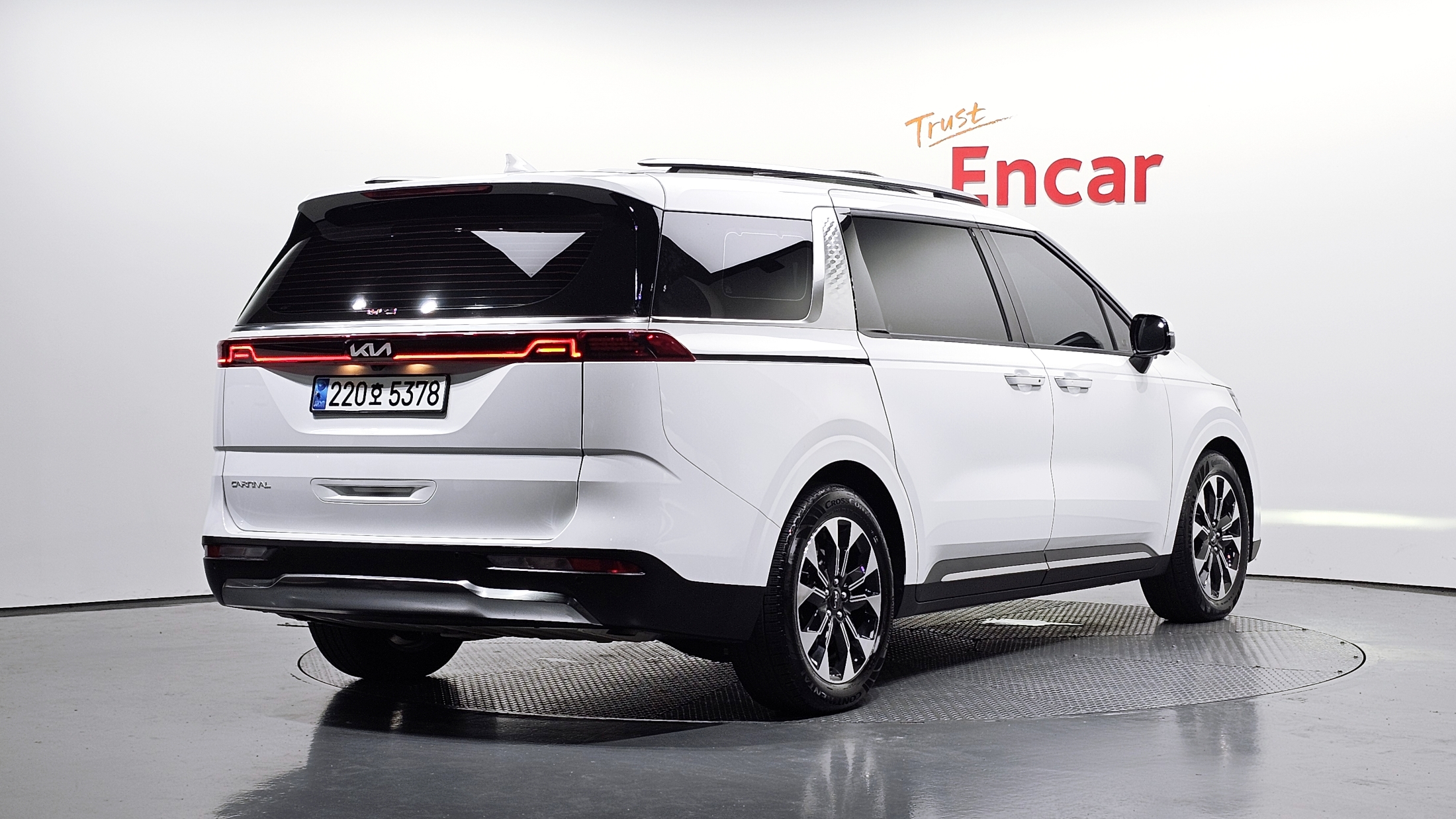 KIA CARNIVAL photo 2
