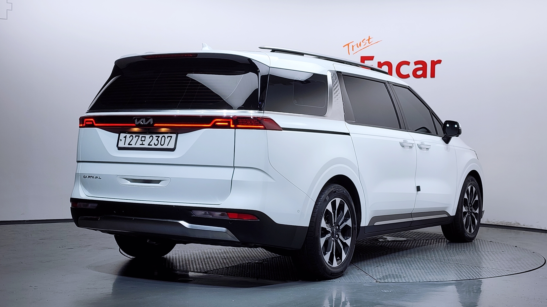 KIA CARNIVAL photo 2