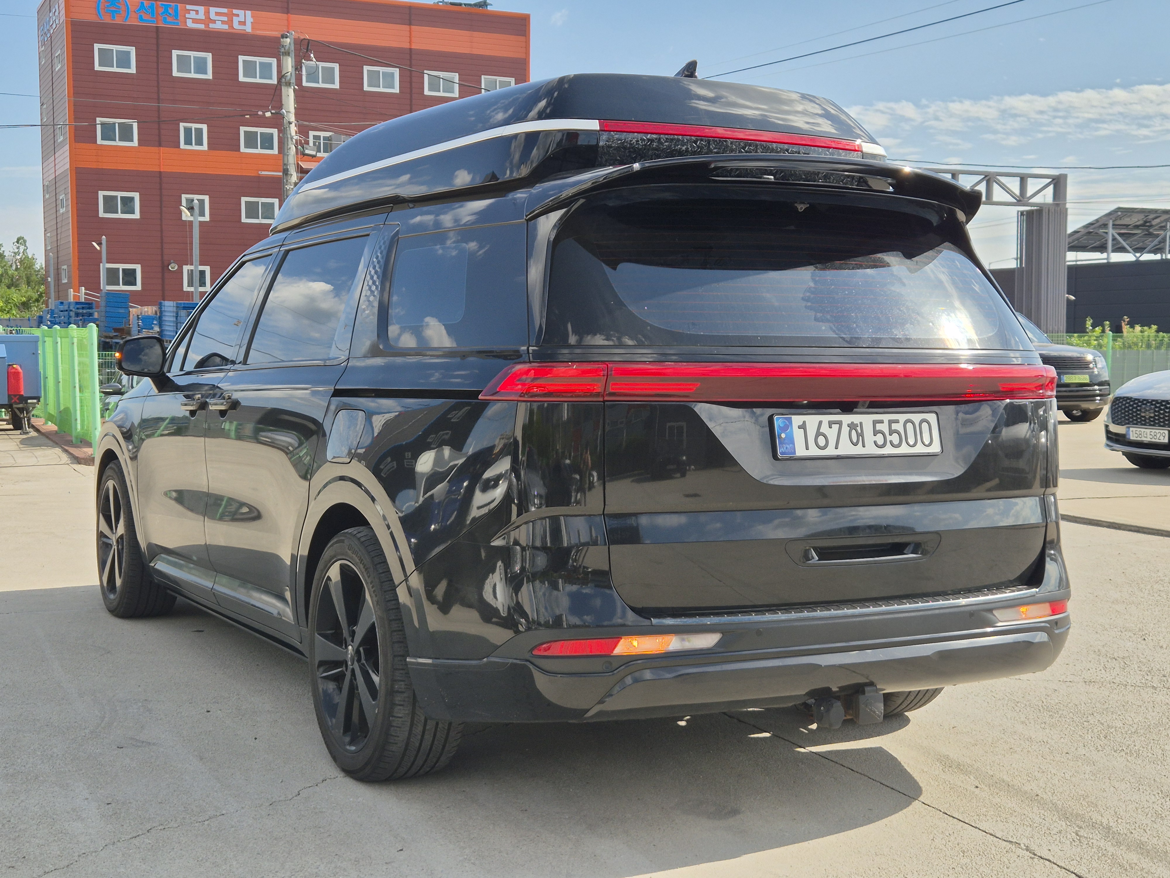 KIA CARNIVAL photo 3