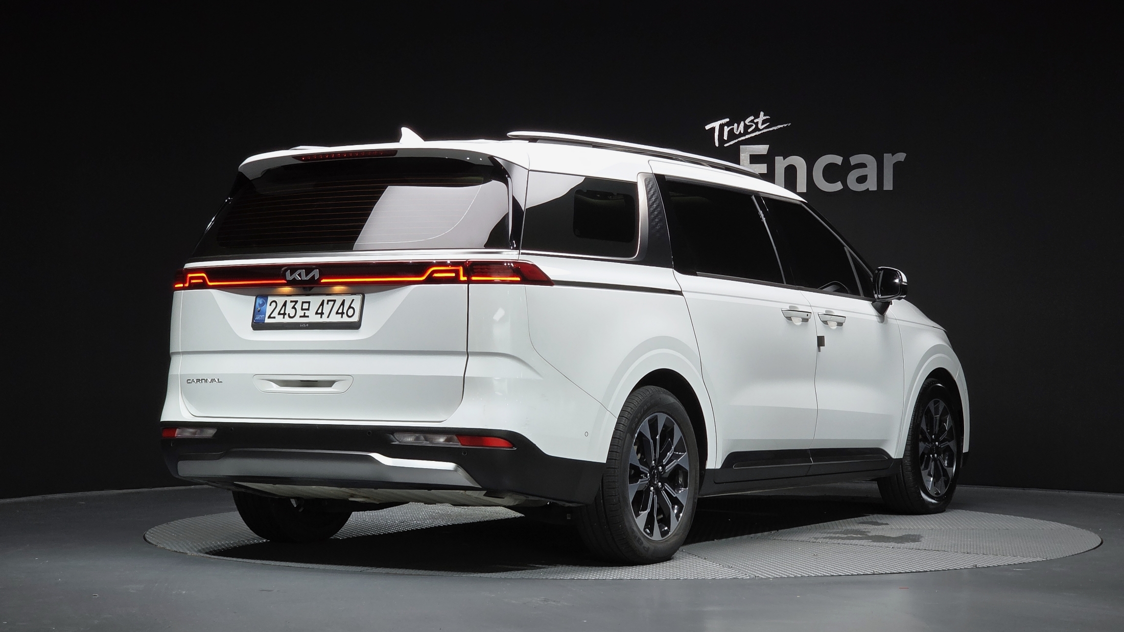 KIA CARNIVAL photo 2