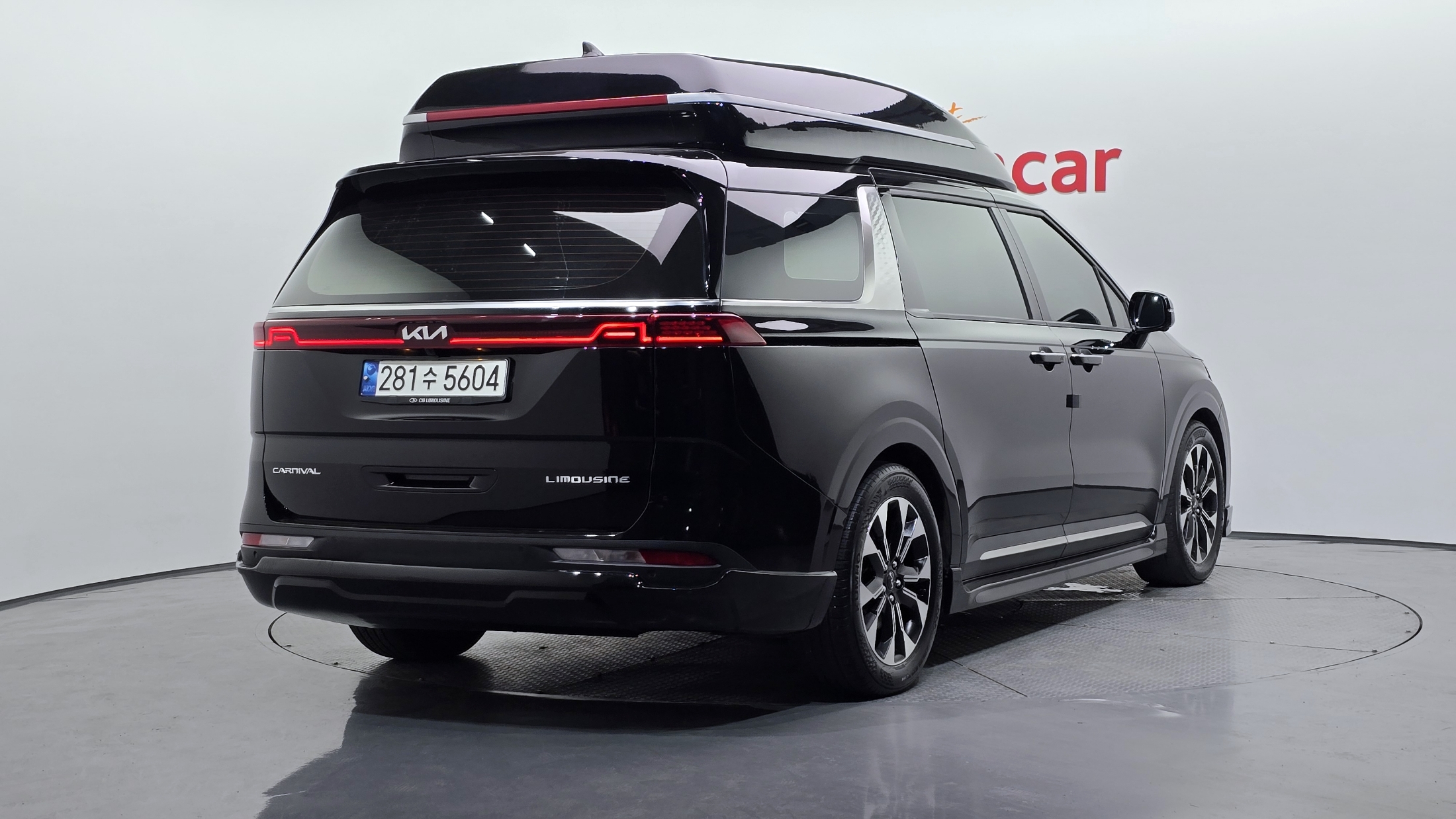 KIA CARNIVAL photo 3