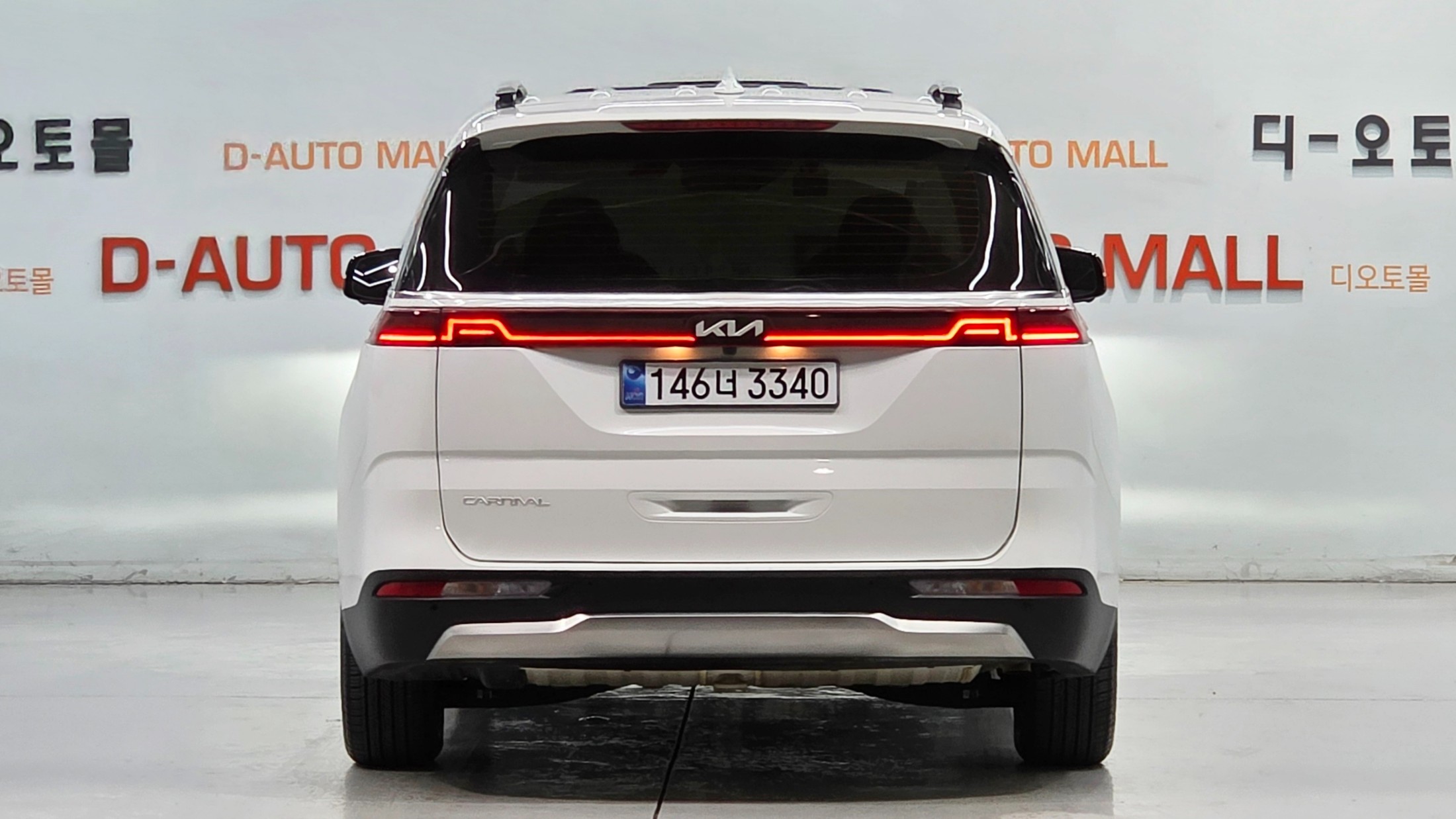 KIA CARNIVAL photo 3