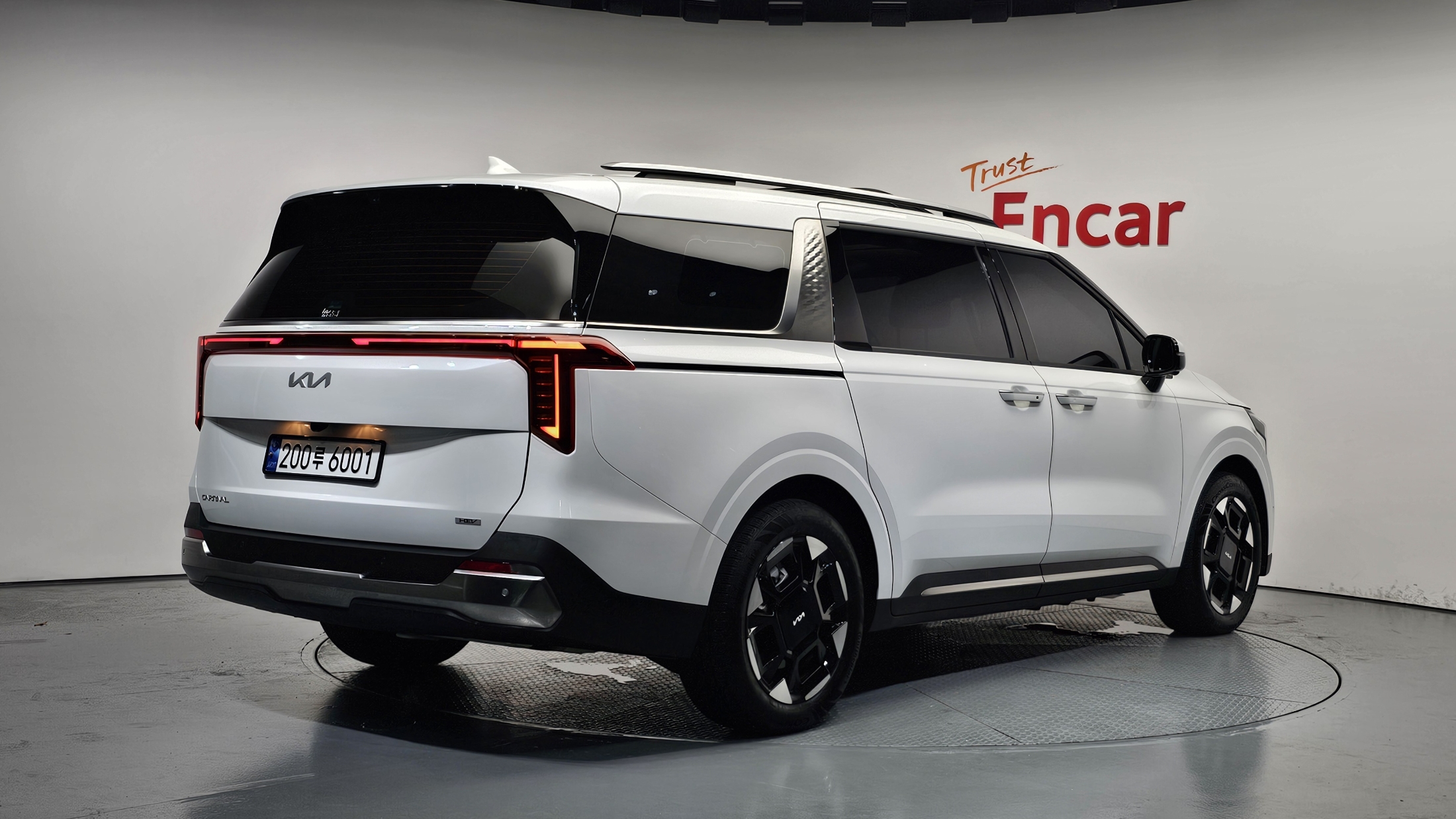 KIA CARNIVAL photo 2