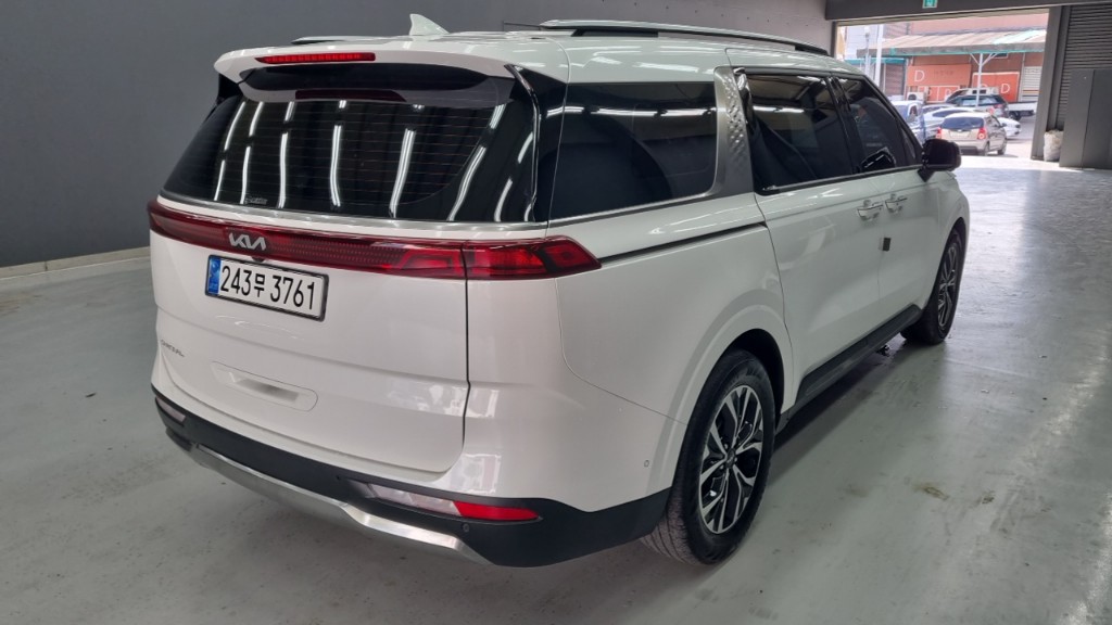 KIA CARNIVAL photo 3
