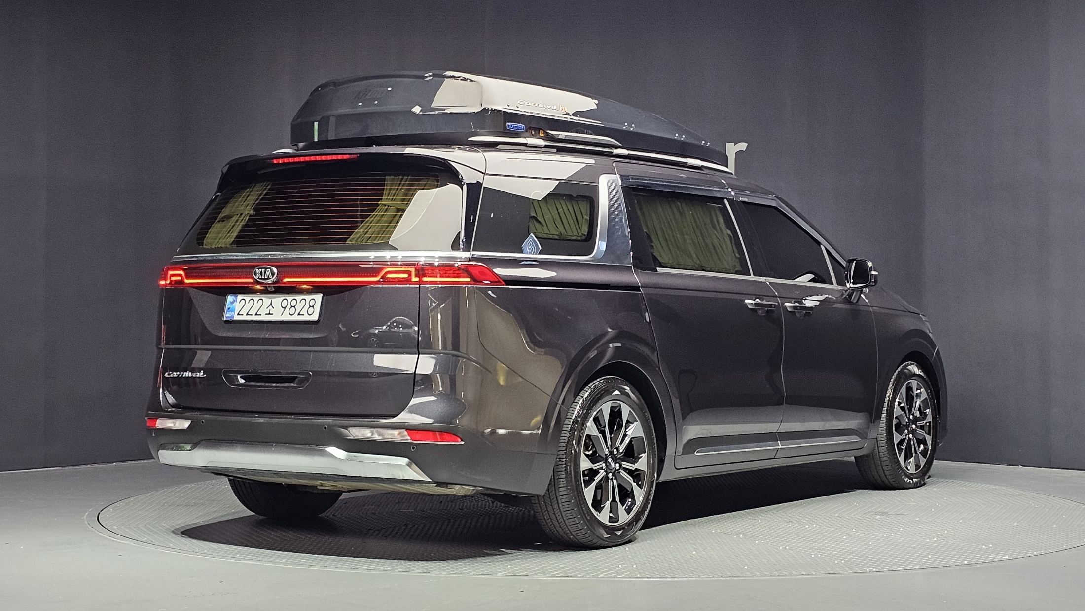 KIA CARNIVAL photo 2