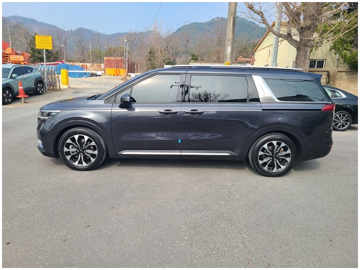 KIA CARNIVAL photo 3