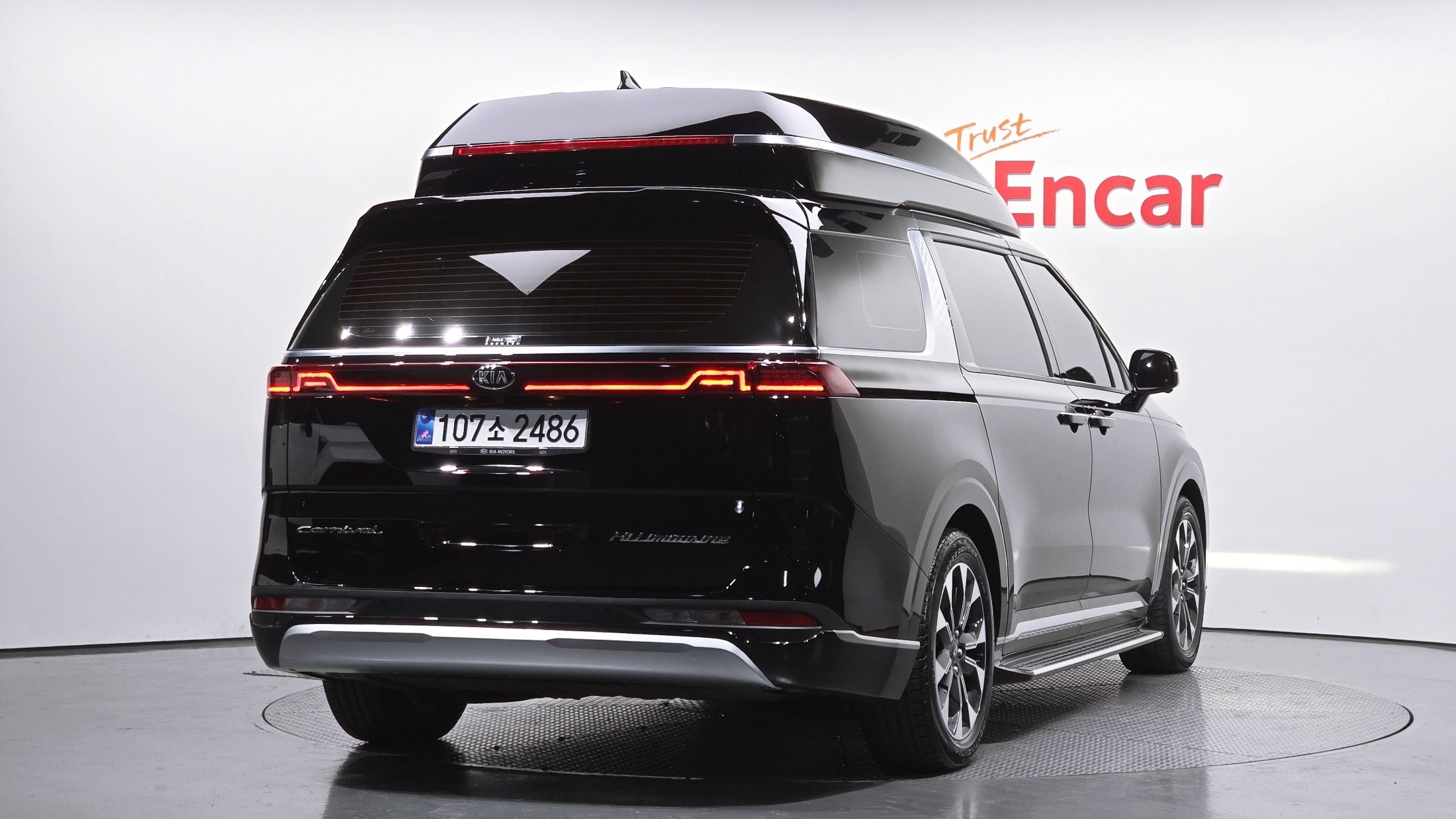 KIA CARNIVAL photo 2