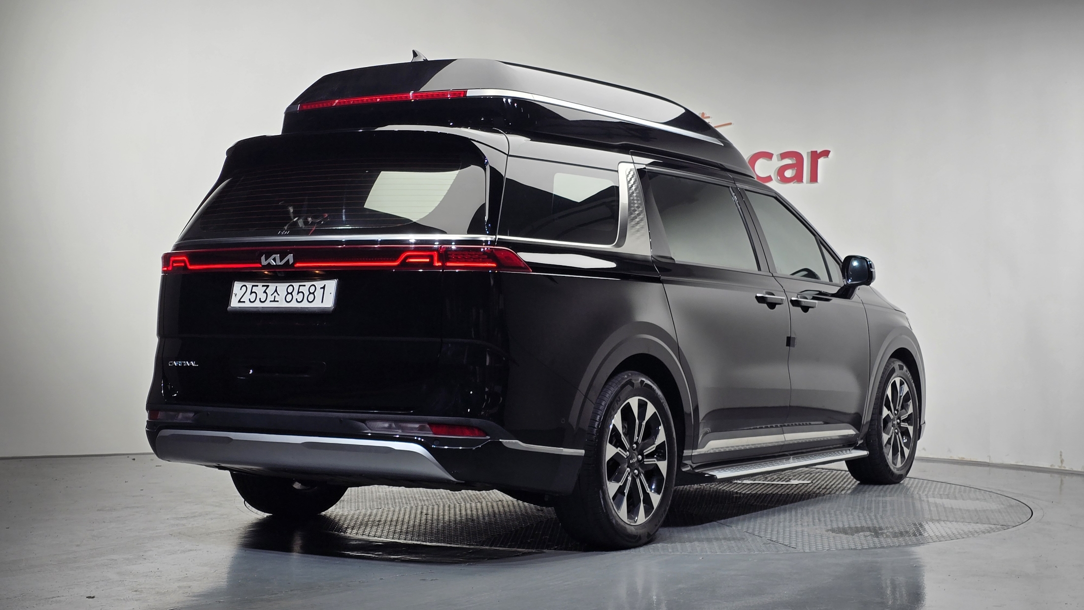 KIA CARNIVAL photo 2