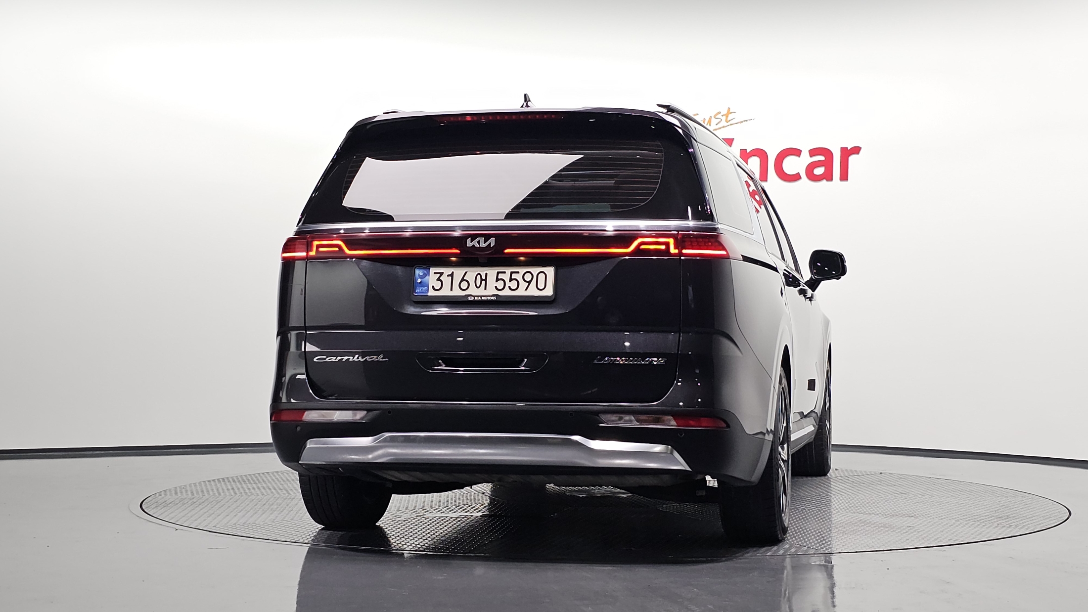 KIA CARNIVAL photo 3