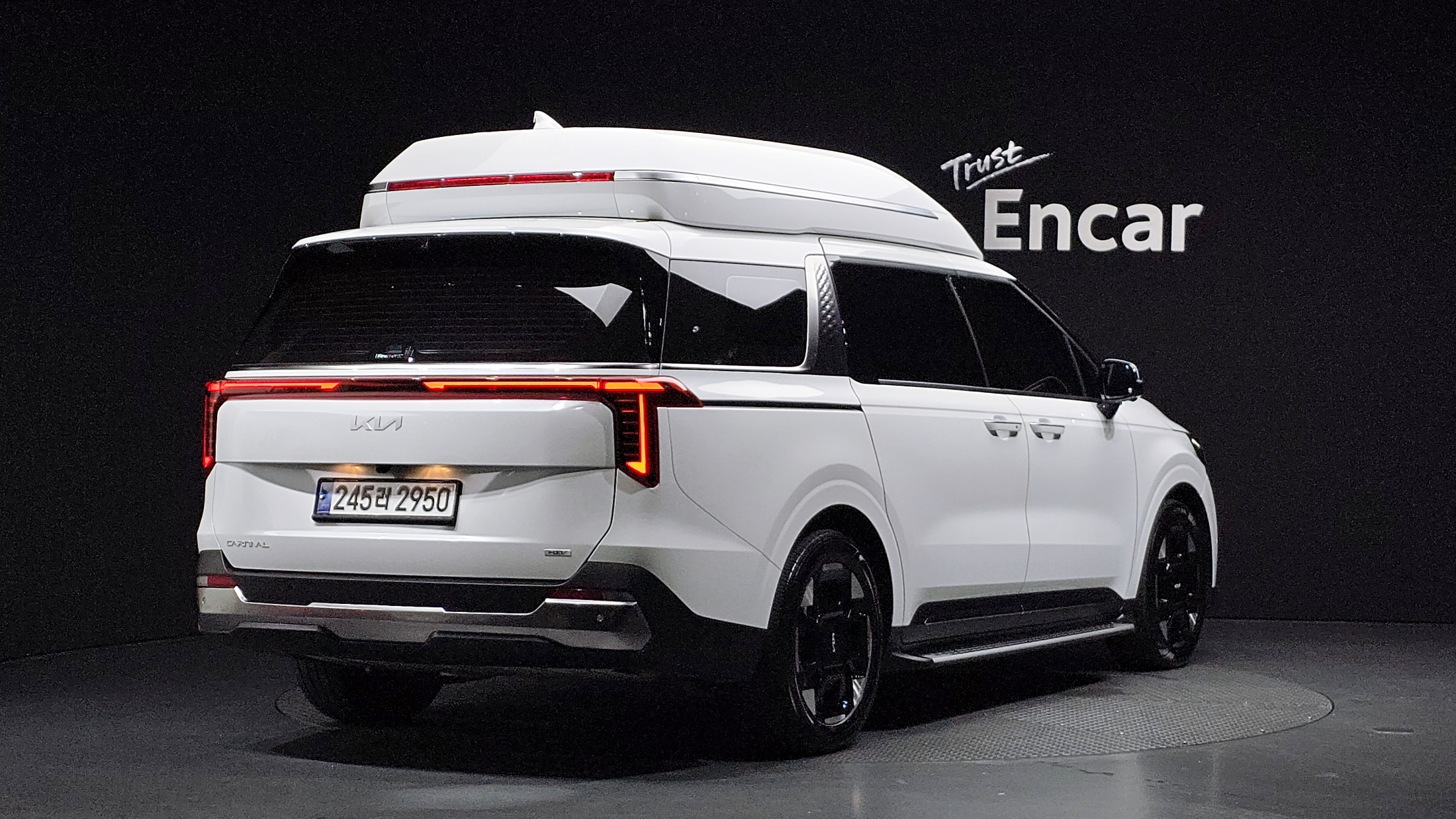 KIA CARNIVAL photo 2