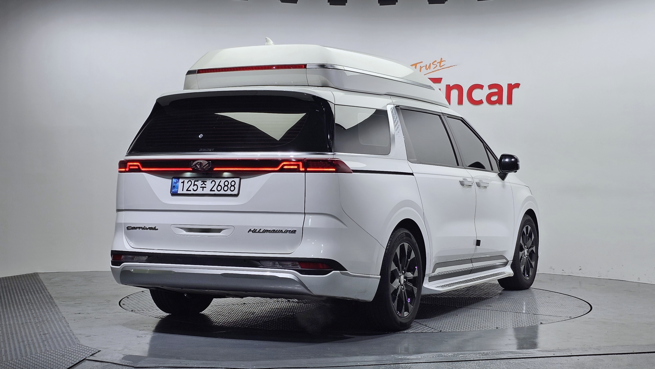 KIA CARNIVAL photo 2