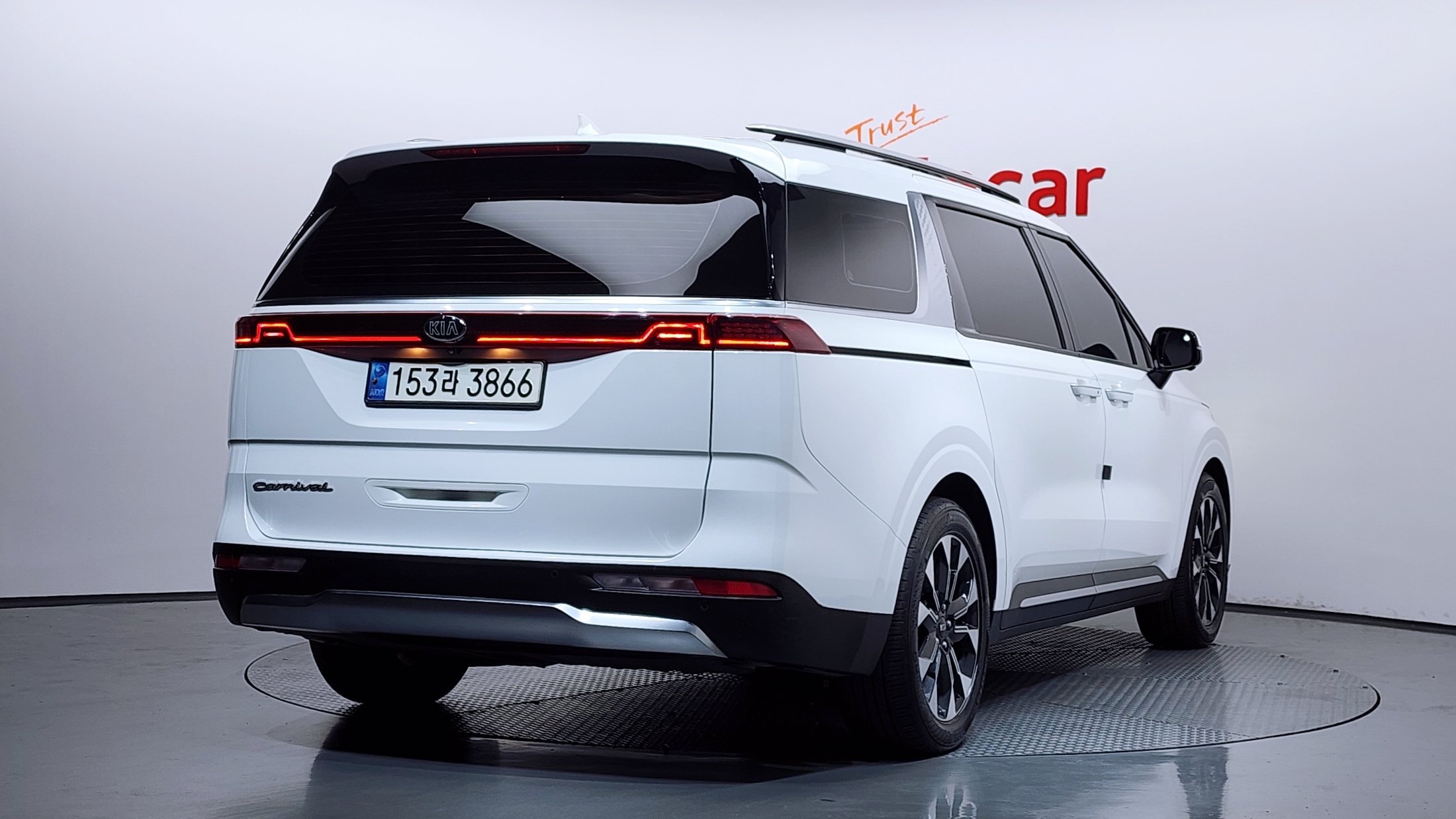 KIA CARNIVAL photo 2