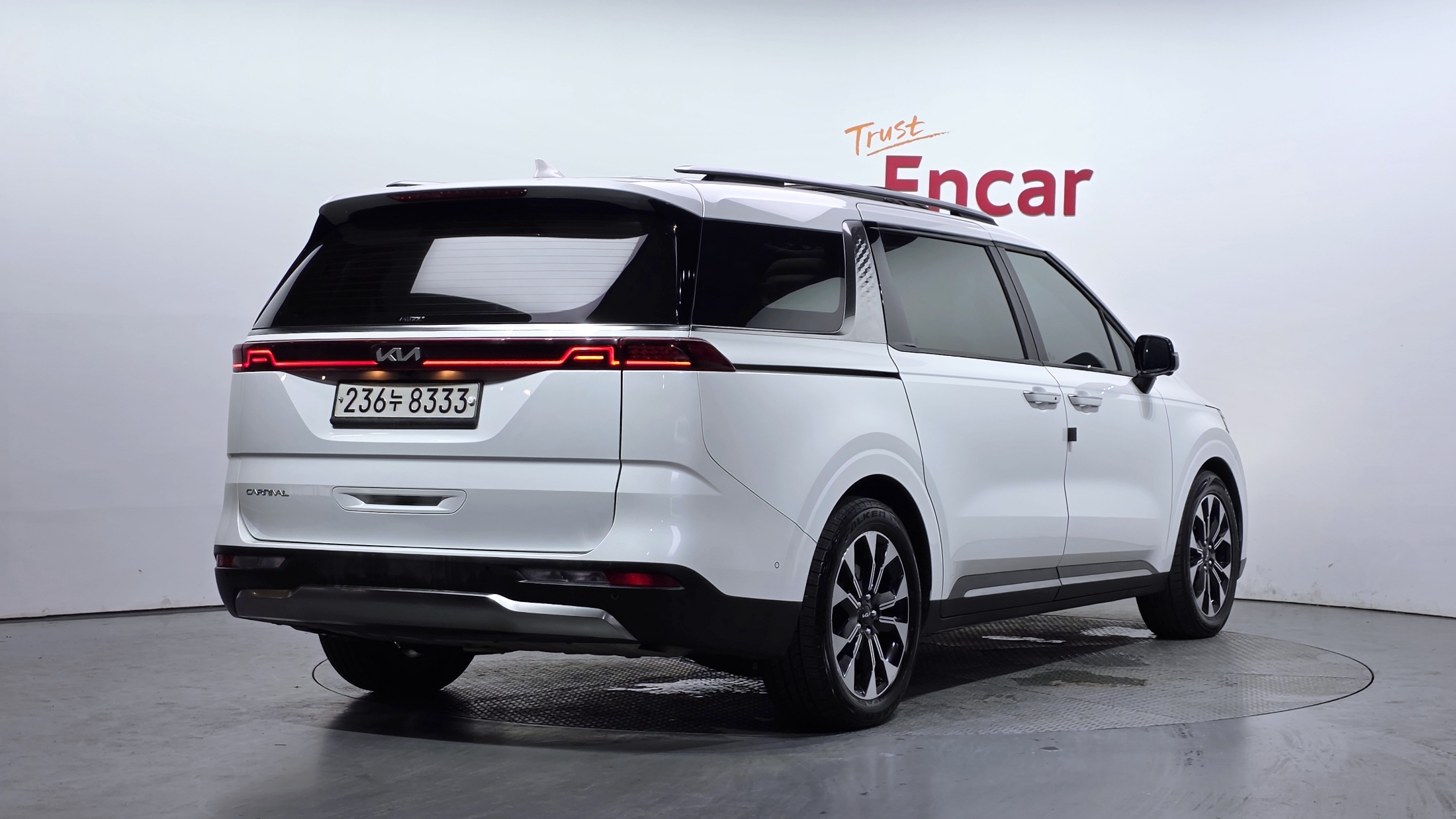 KIA CARNIVAL photo 2