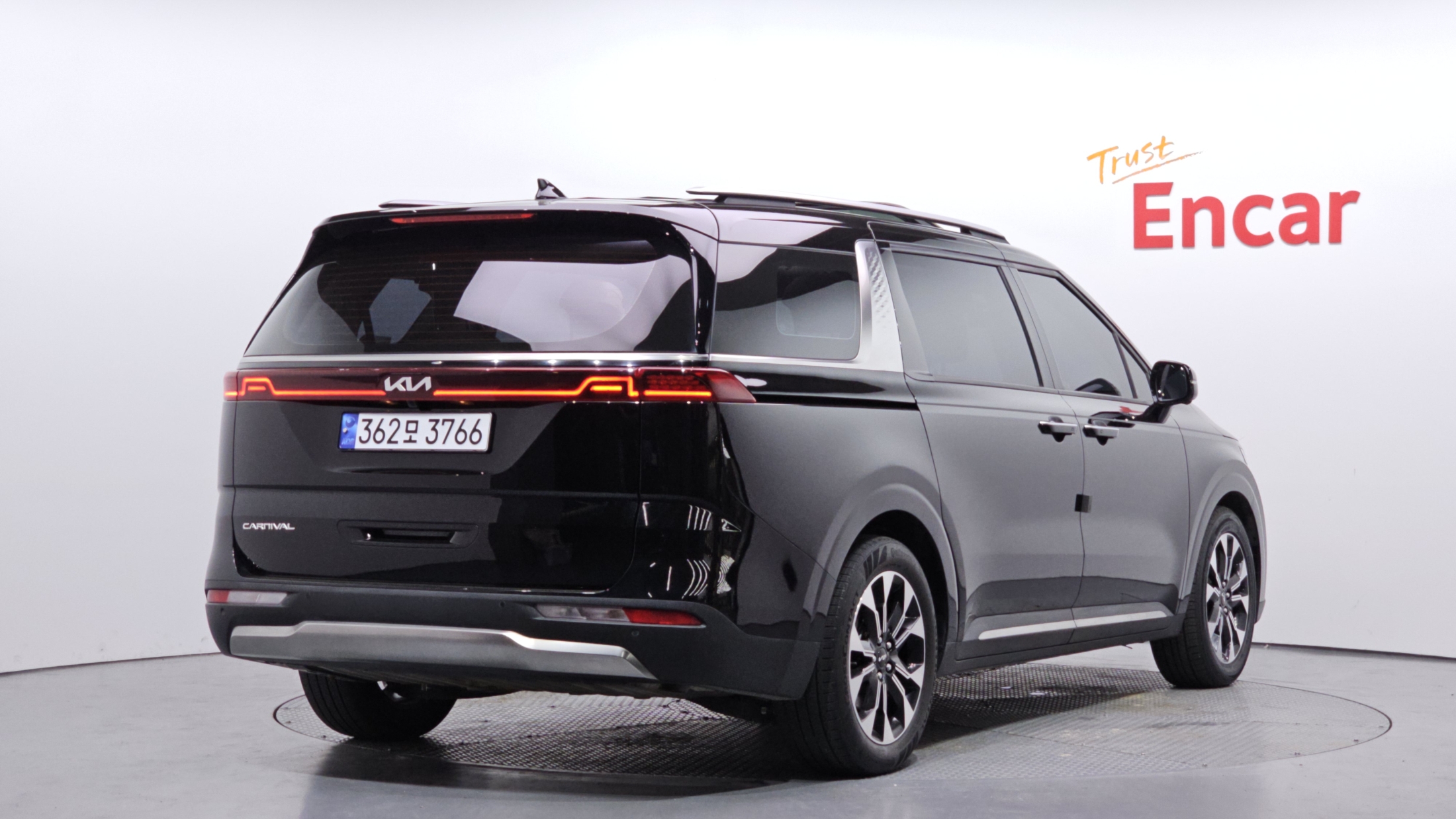 KIA CARNIVAL photo 2