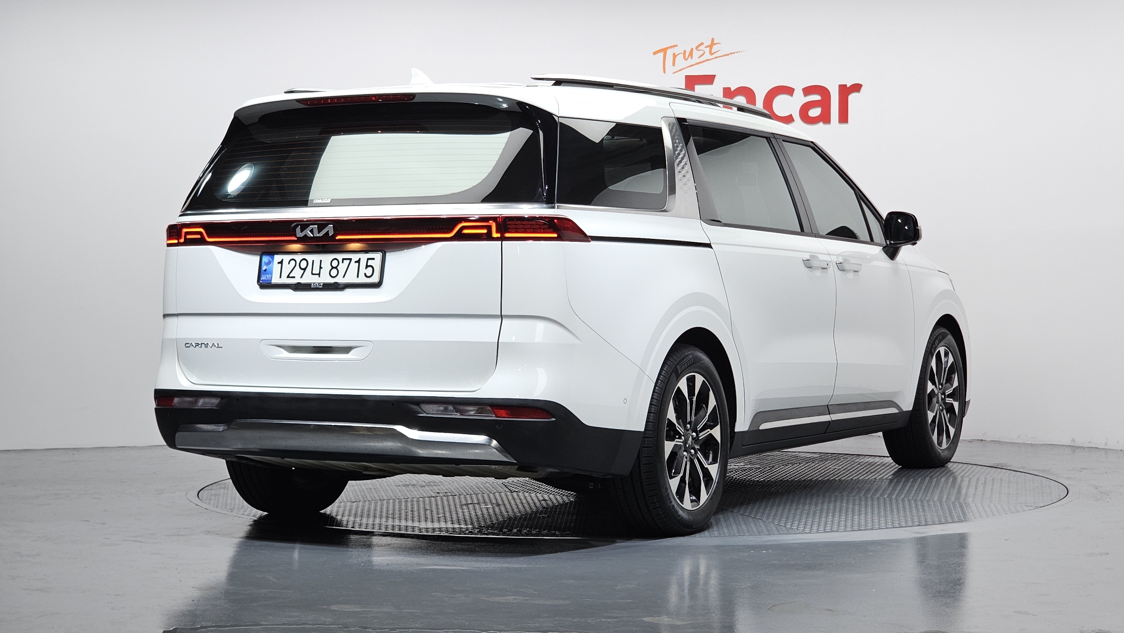 KIA CARNIVAL photo 2