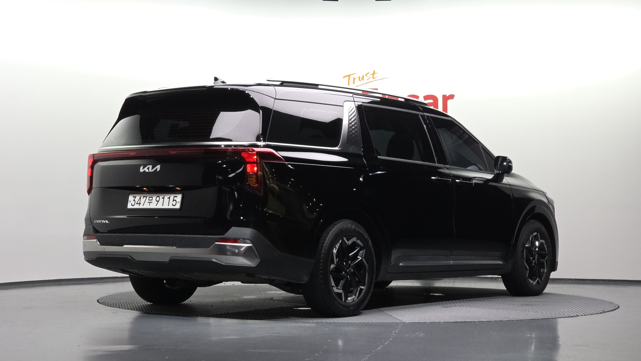 KIA CARNIVAL photo 2