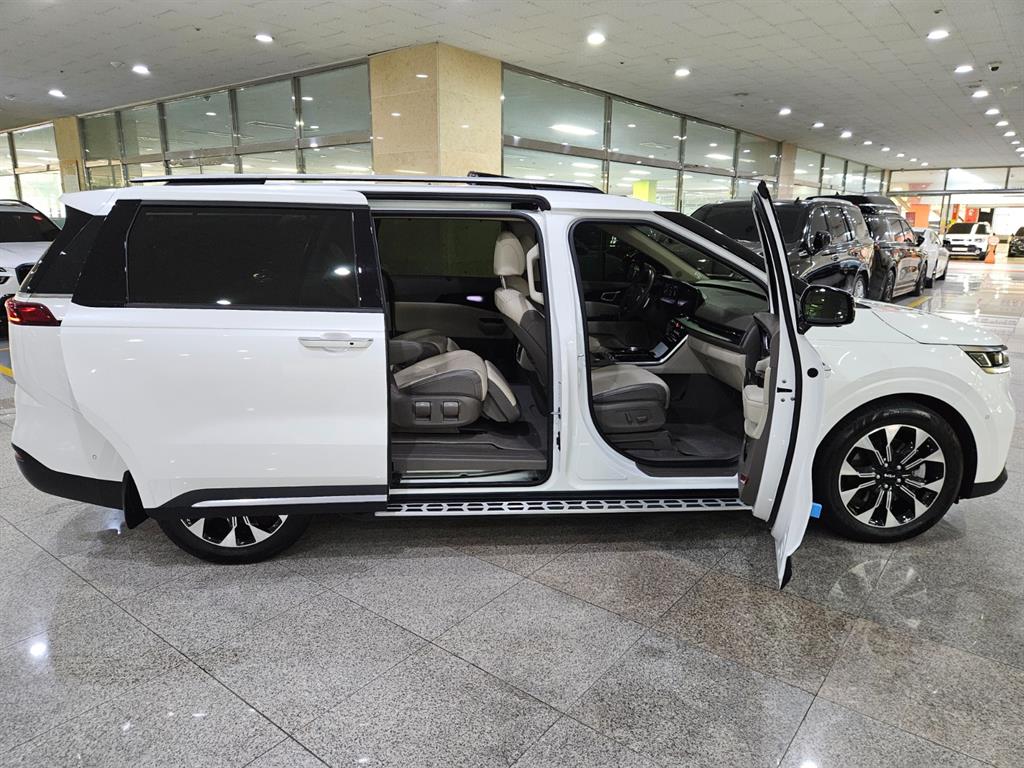 Mazda Bongo rear view