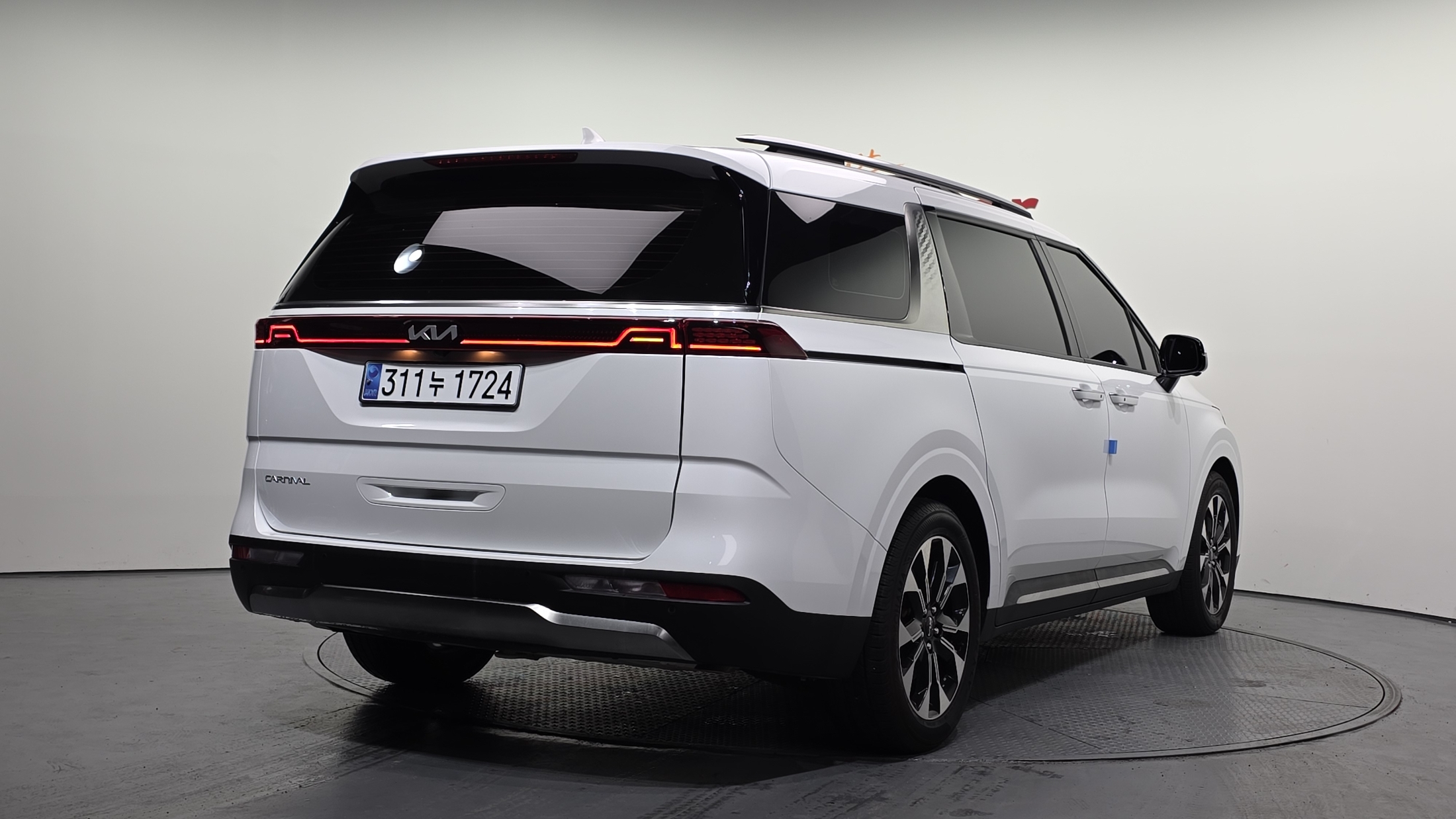 KIA CARNIVAL photo 2
