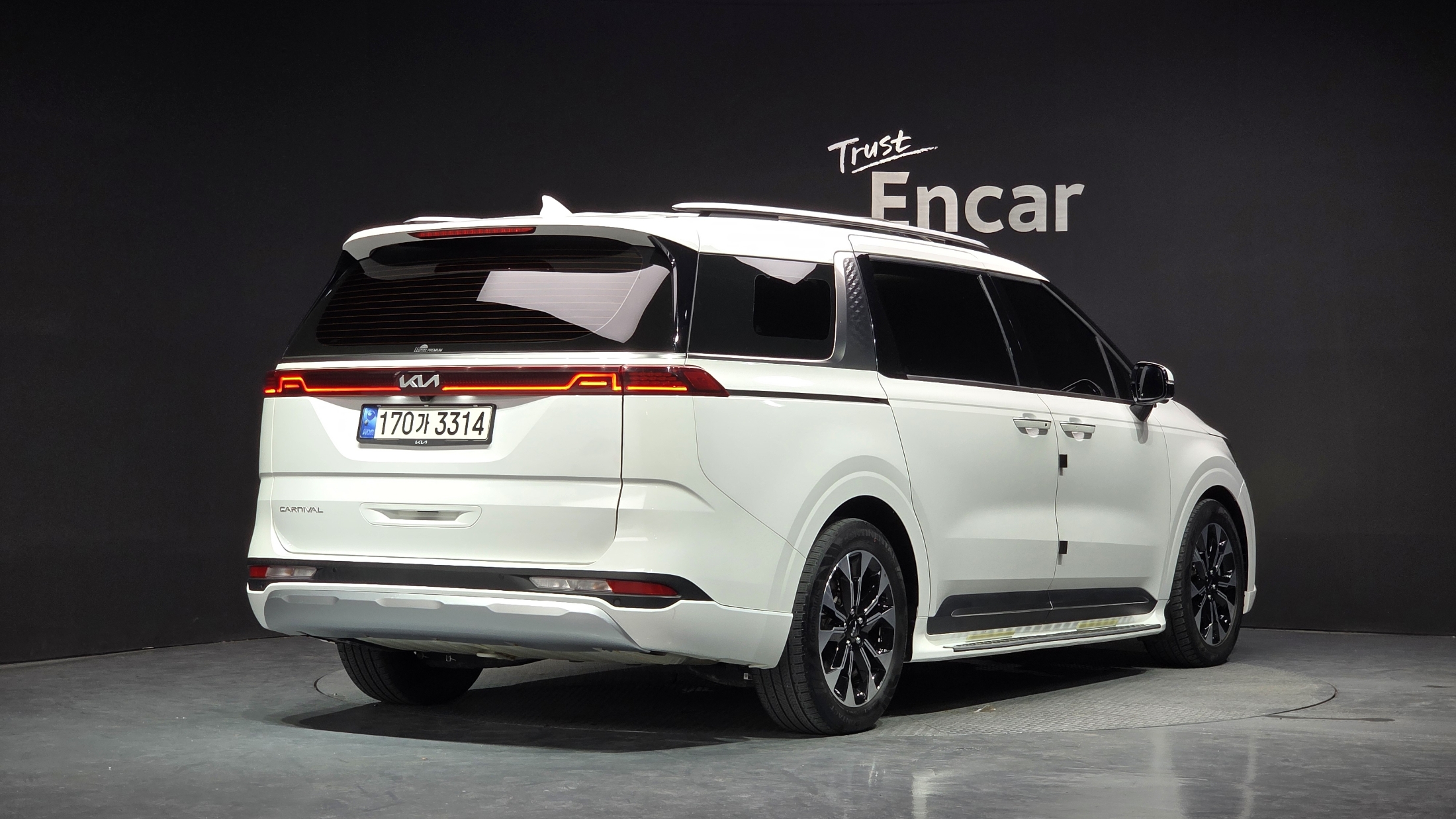 KIA CARNIVAL photo 2