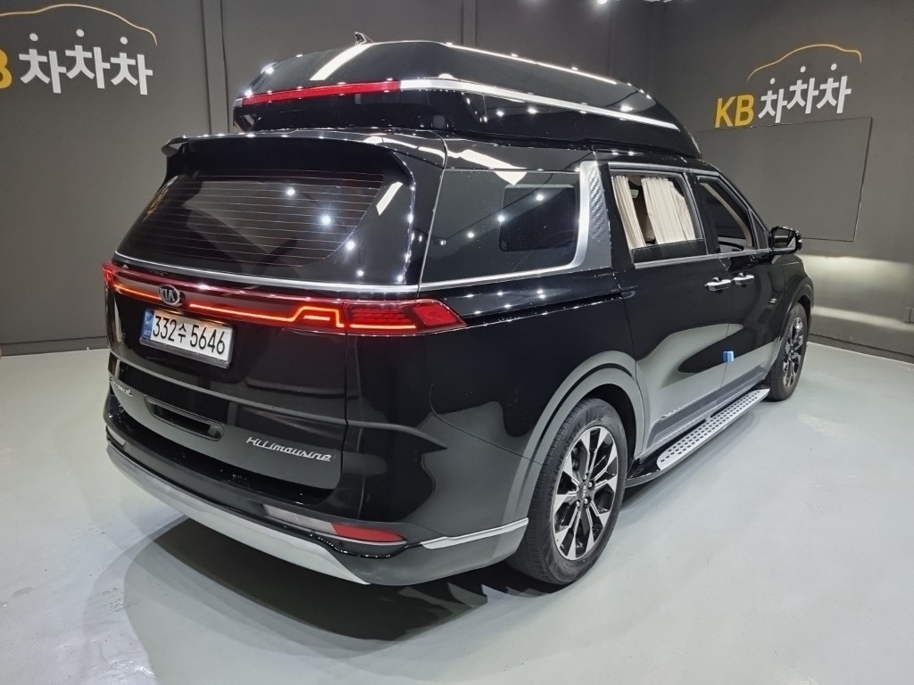 KIA CARNIVAL photo 3