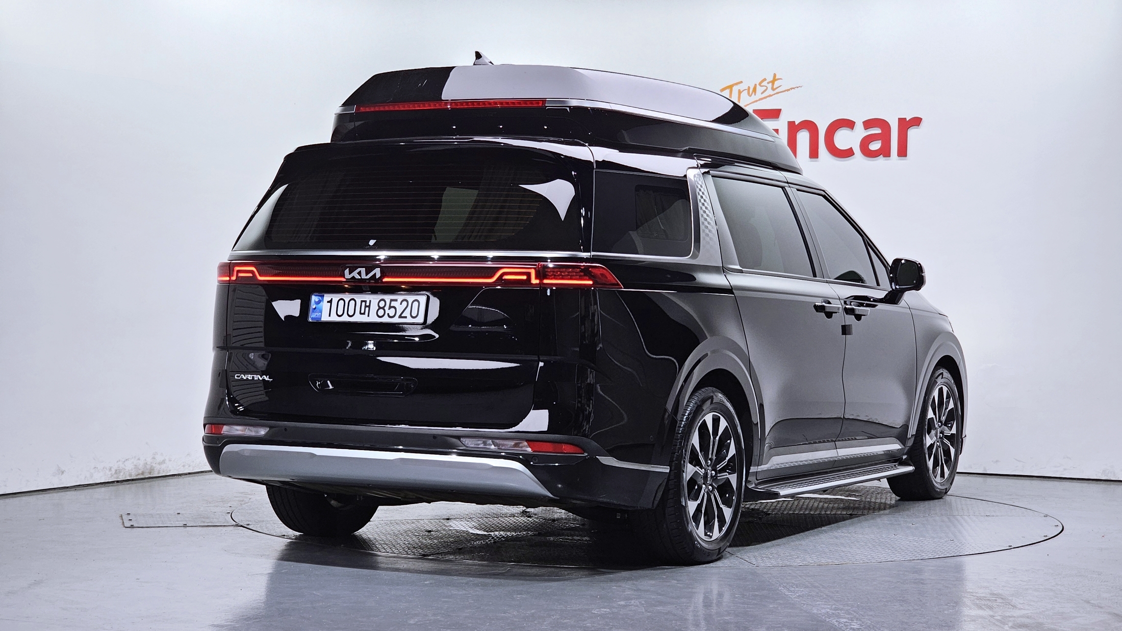 KIA CARNIVAL photo 2