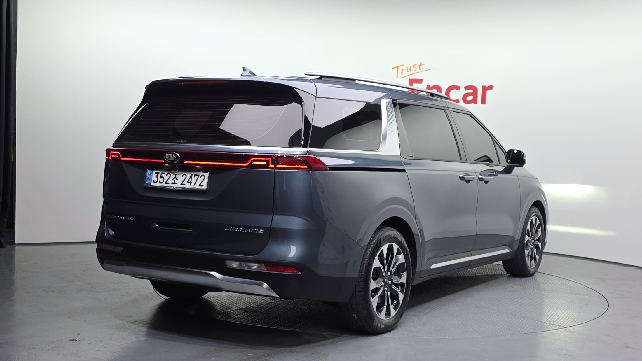 KIA CARNIVAL photo 2