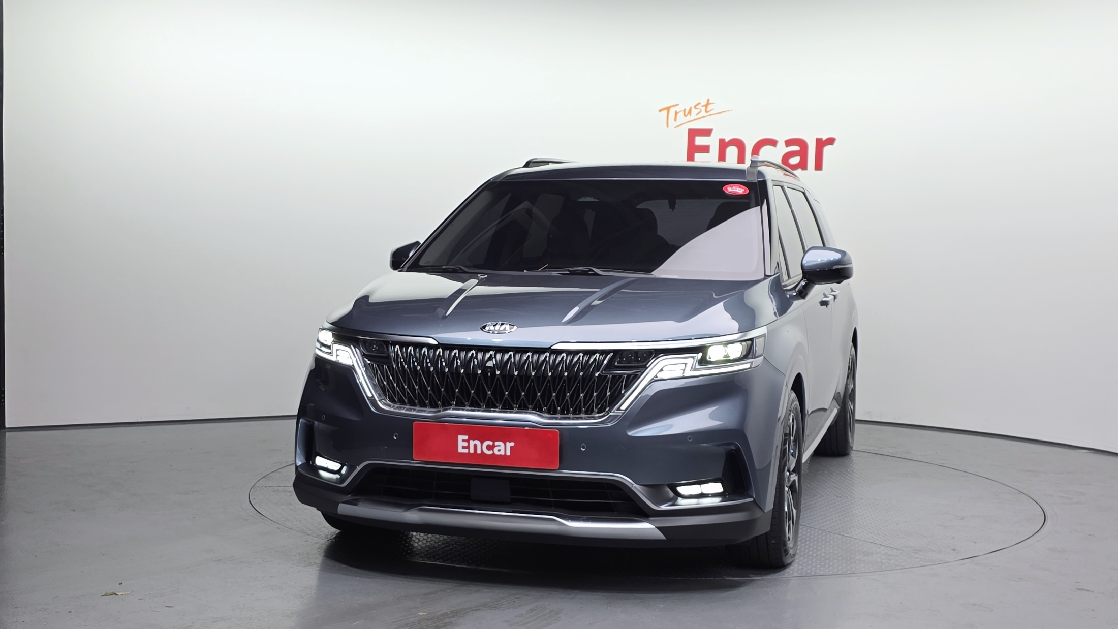 KIA CARNIVAL photo 3