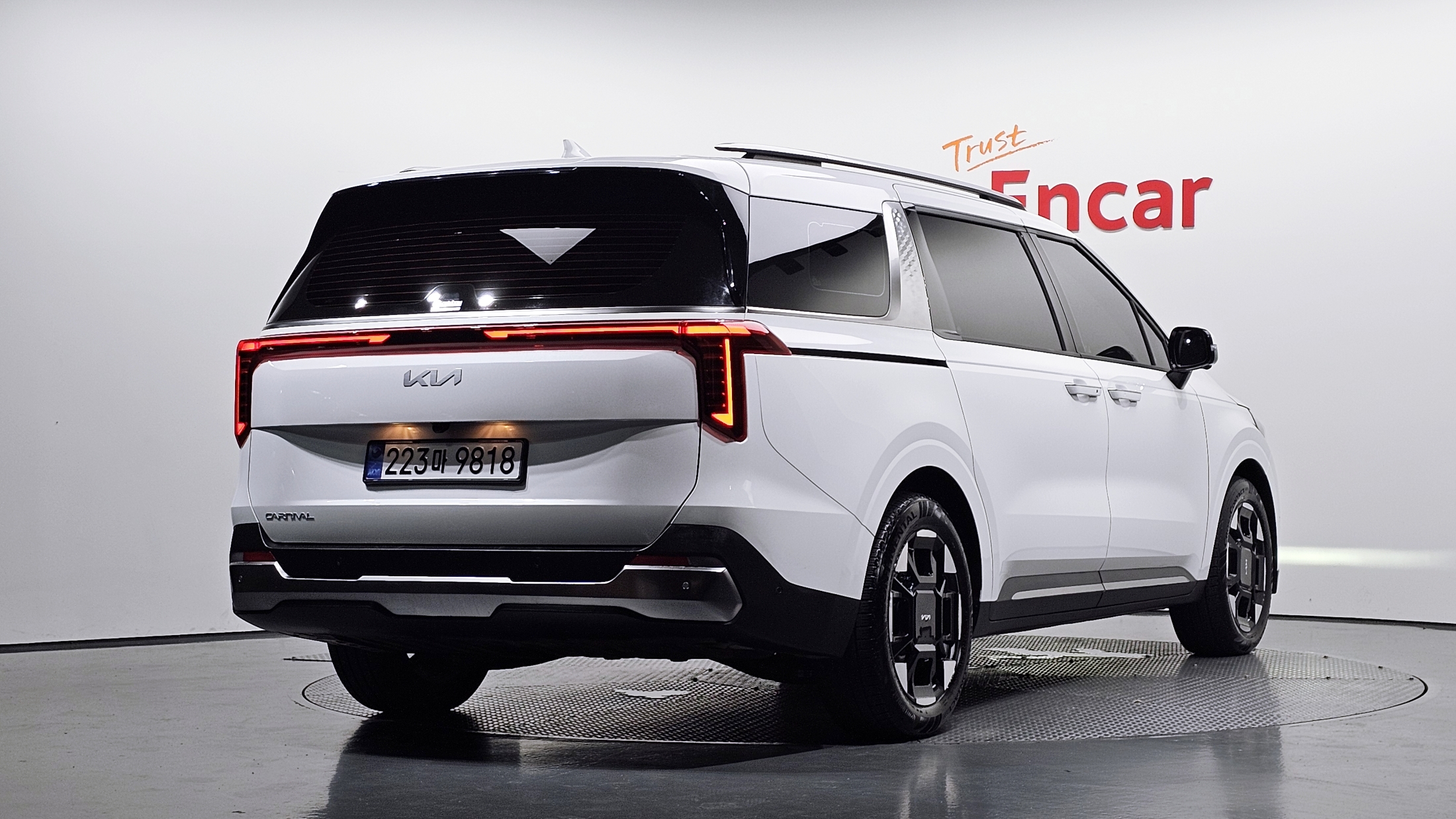 KIA CARNIVAL photo 2