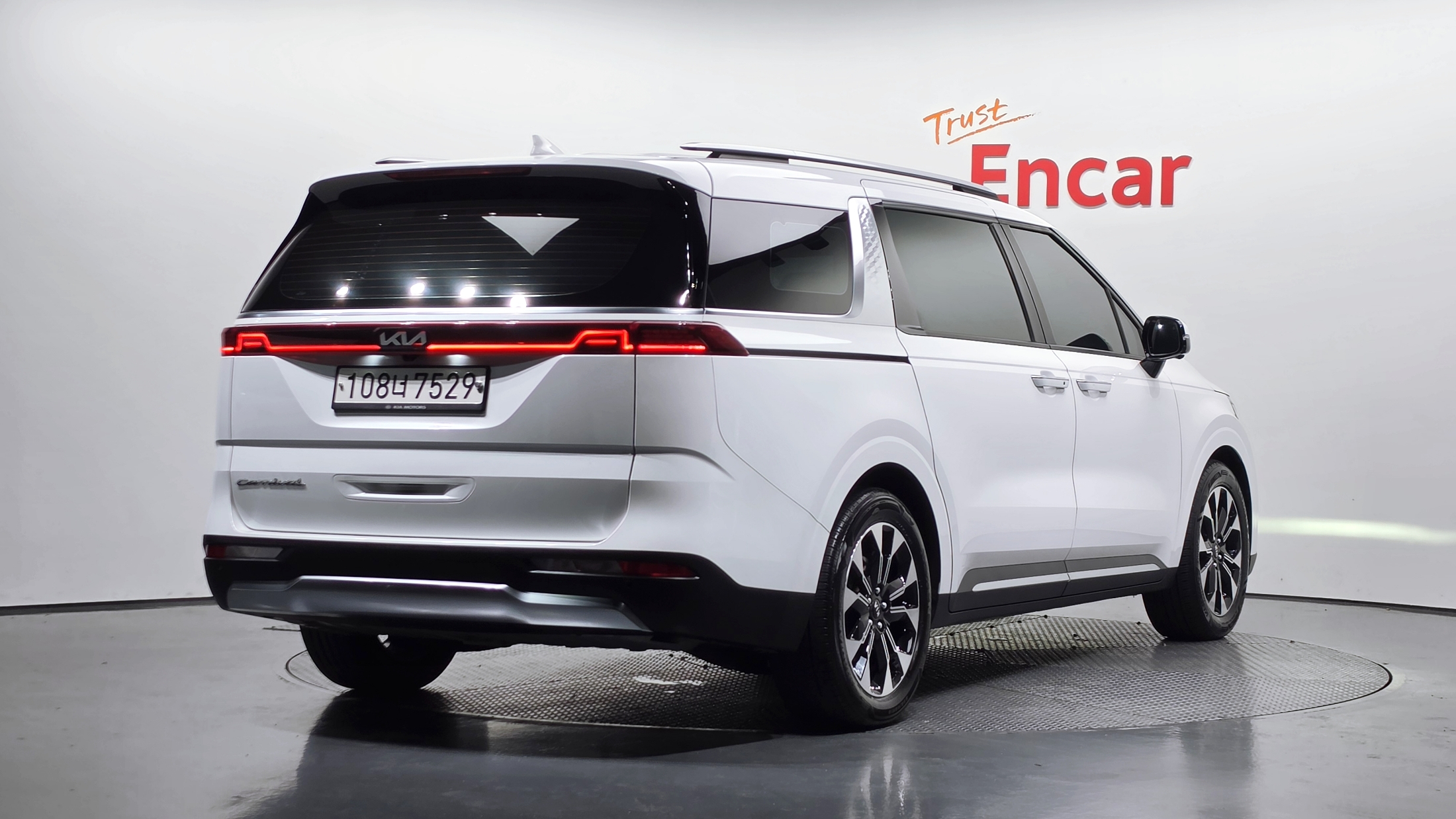 KIA CARNIVAL photo 2