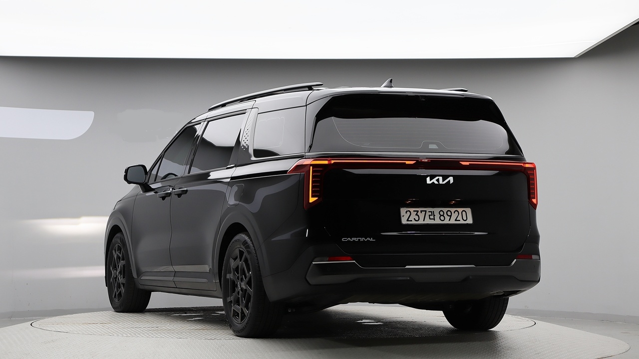 KIA CARNIVAL photo 2