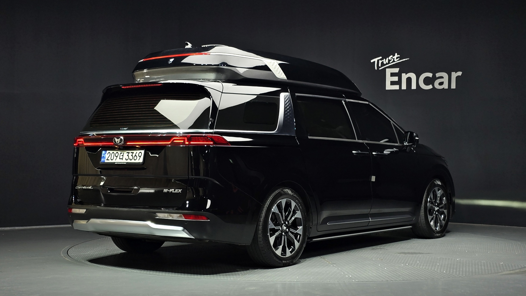 KIA CARNIVAL photo 2