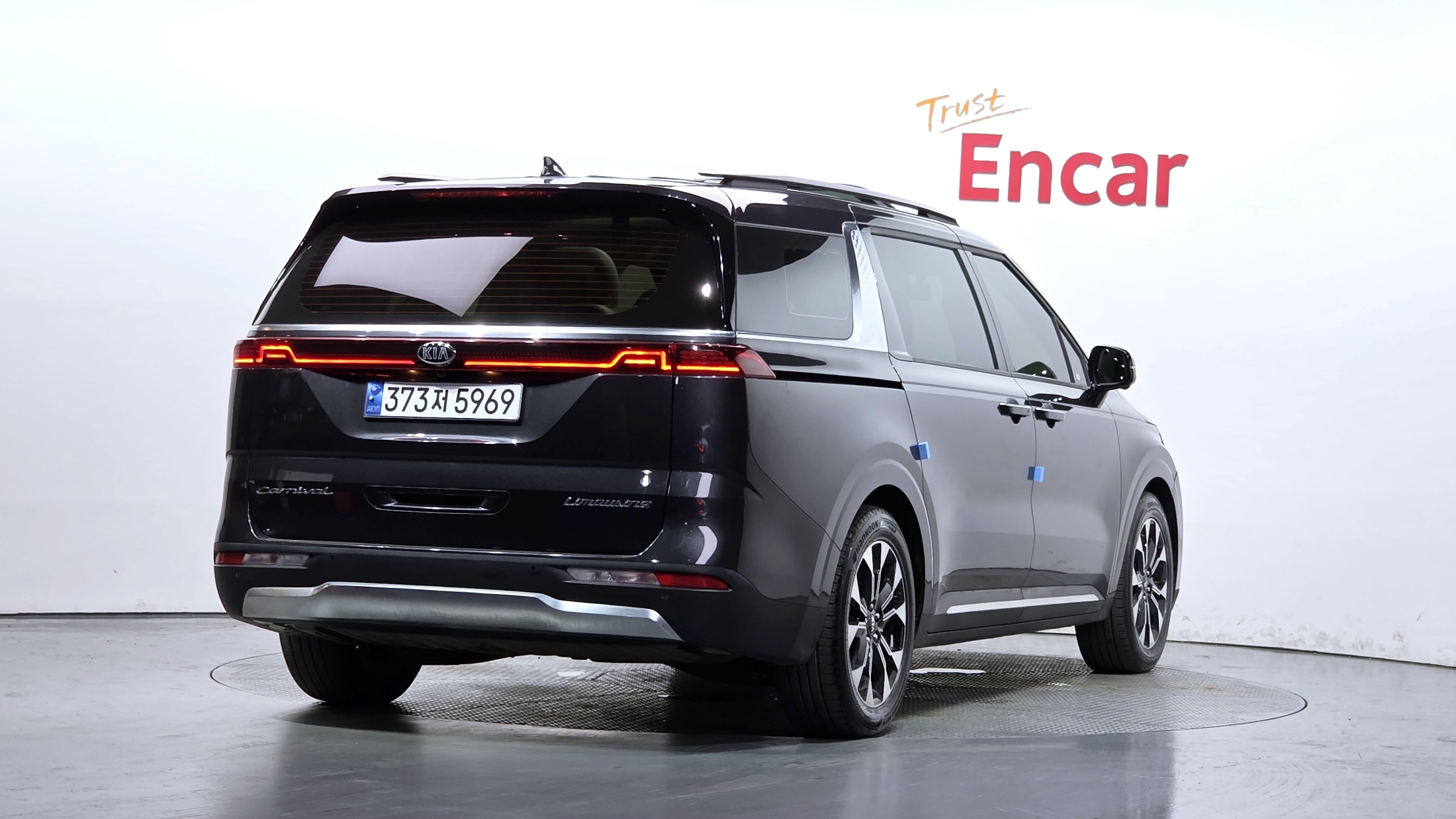 KIA CARNIVAL photo 2
