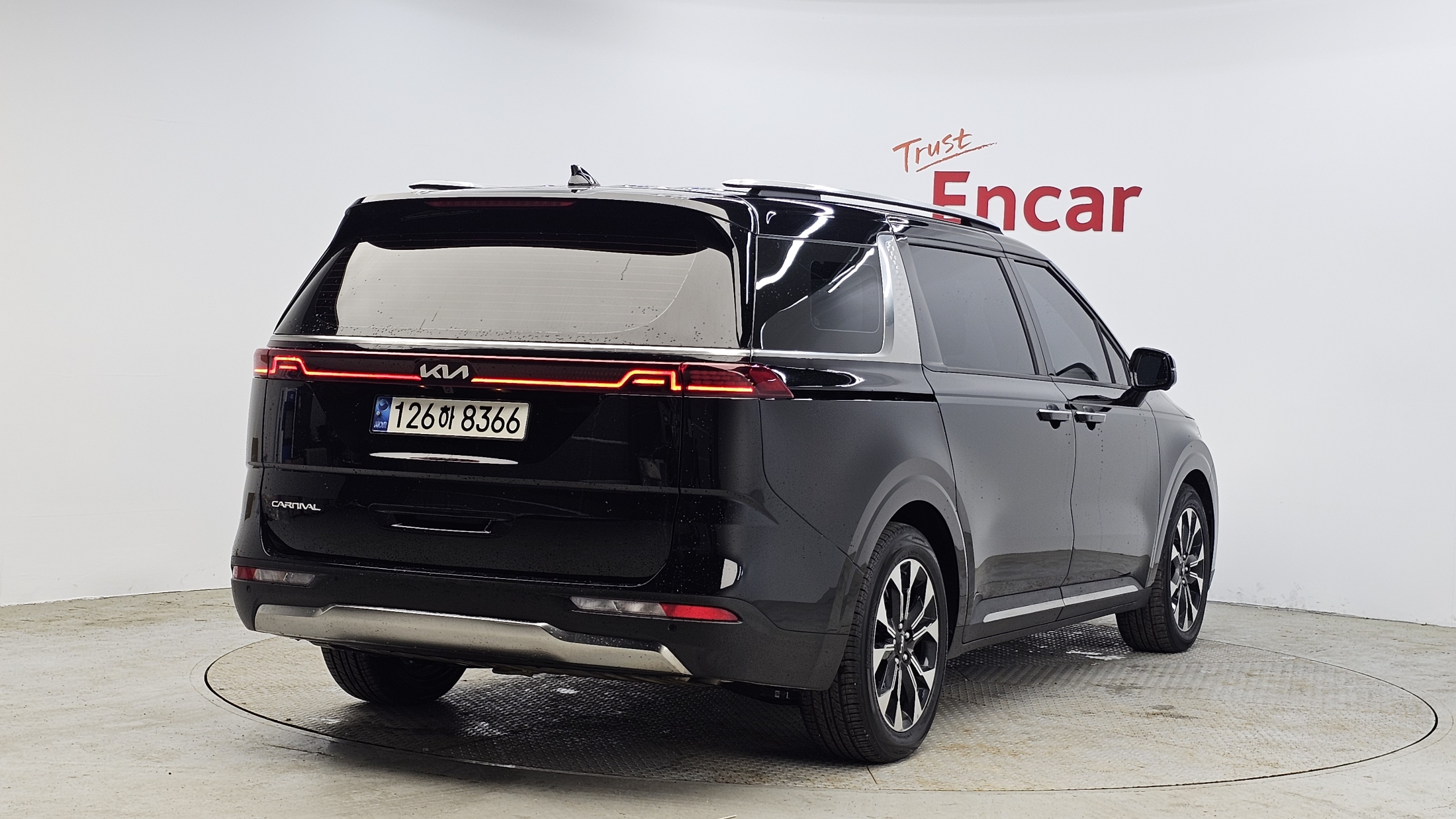 KIA CARNIVAL photo 2