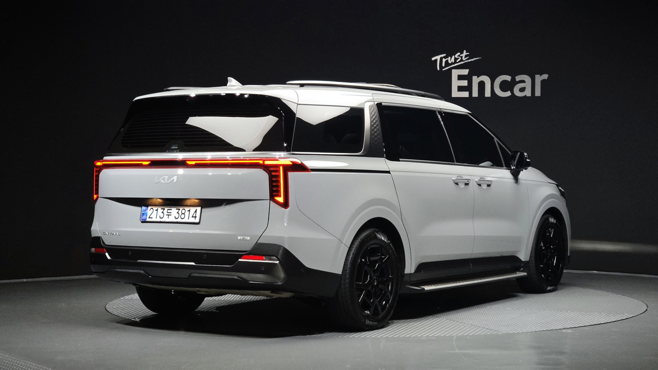 KIA CARNIVAL photo 2