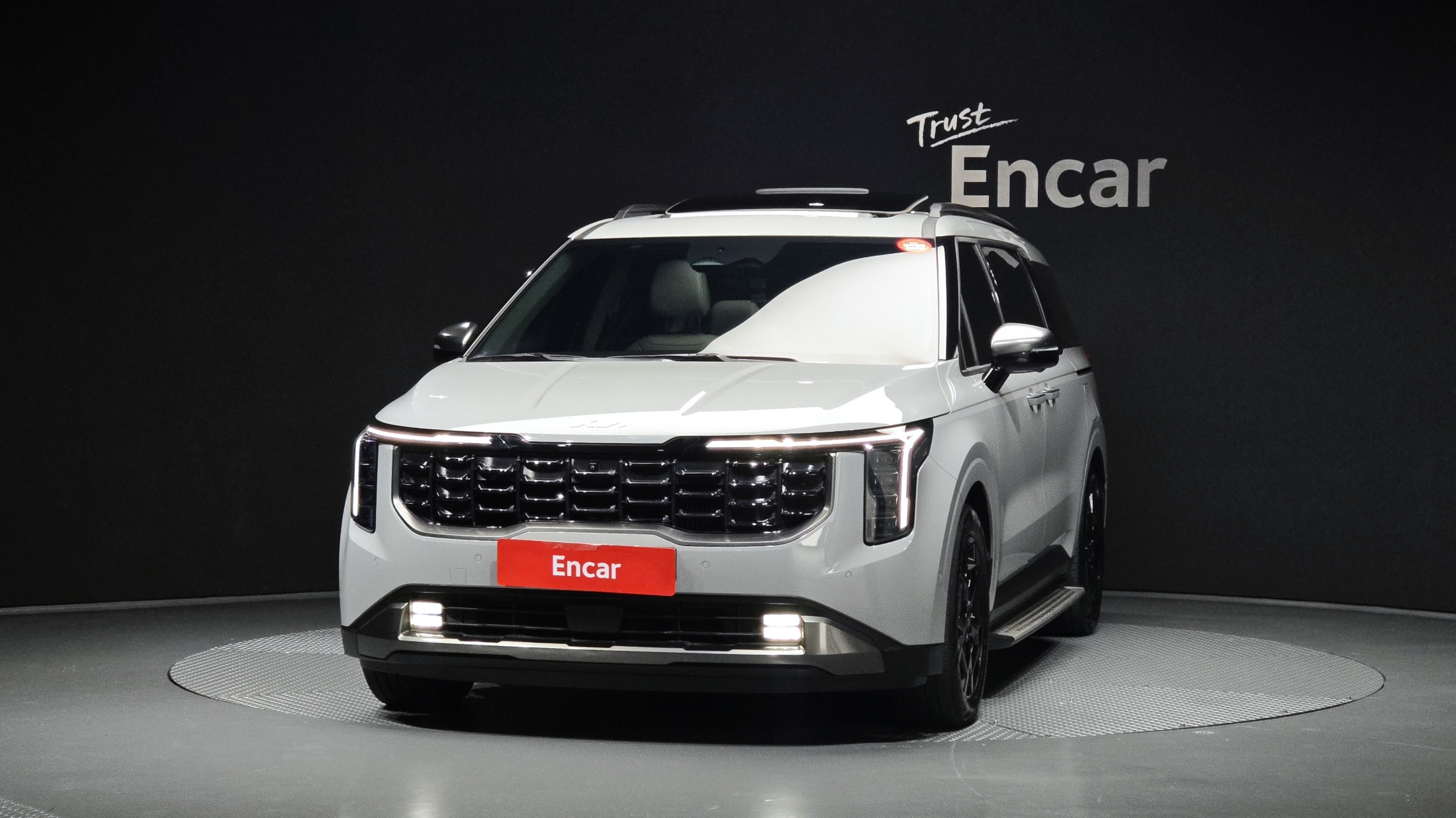 KIA CARNIVAL photo 3