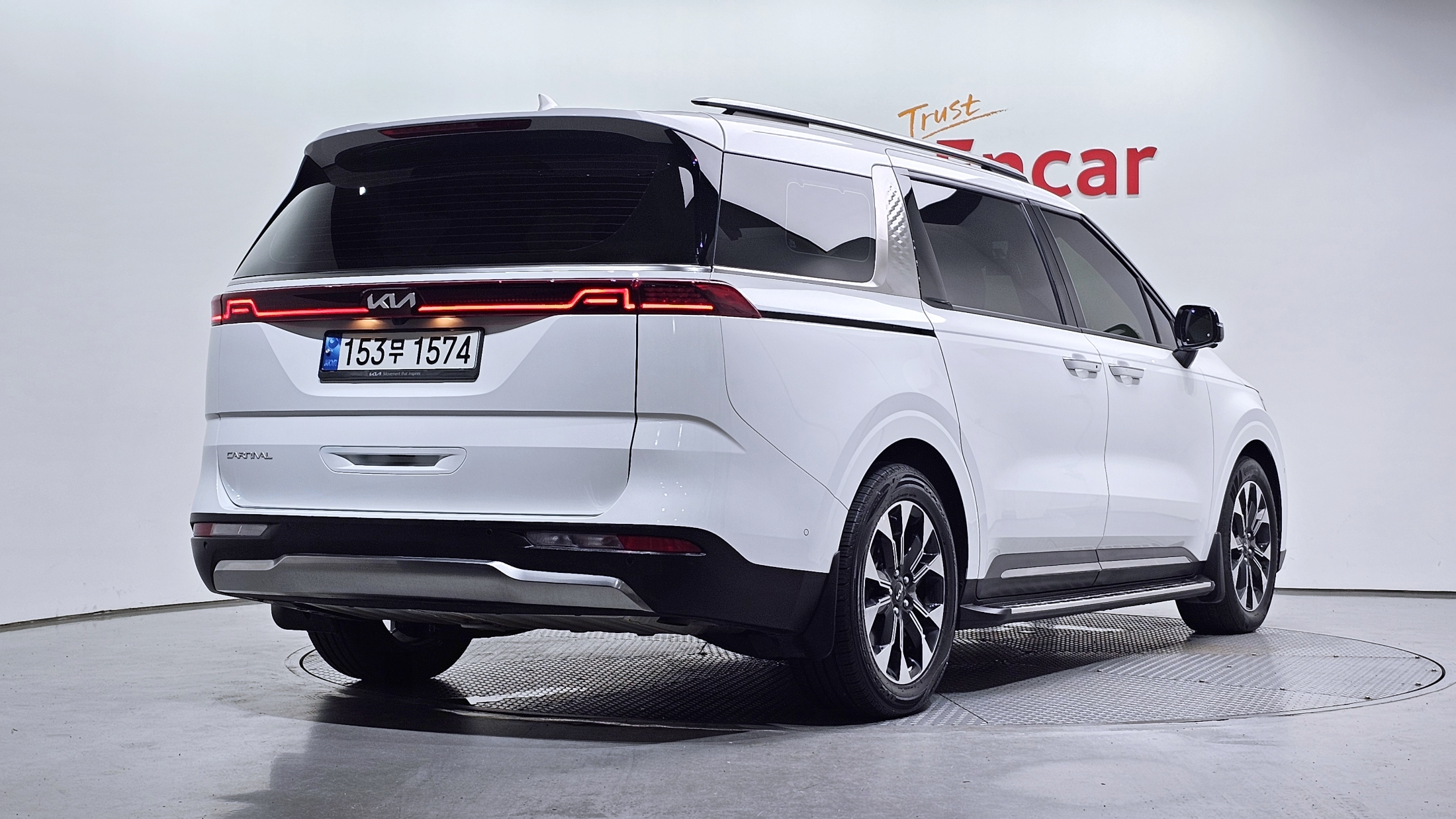 KIA CARNIVAL photo 2